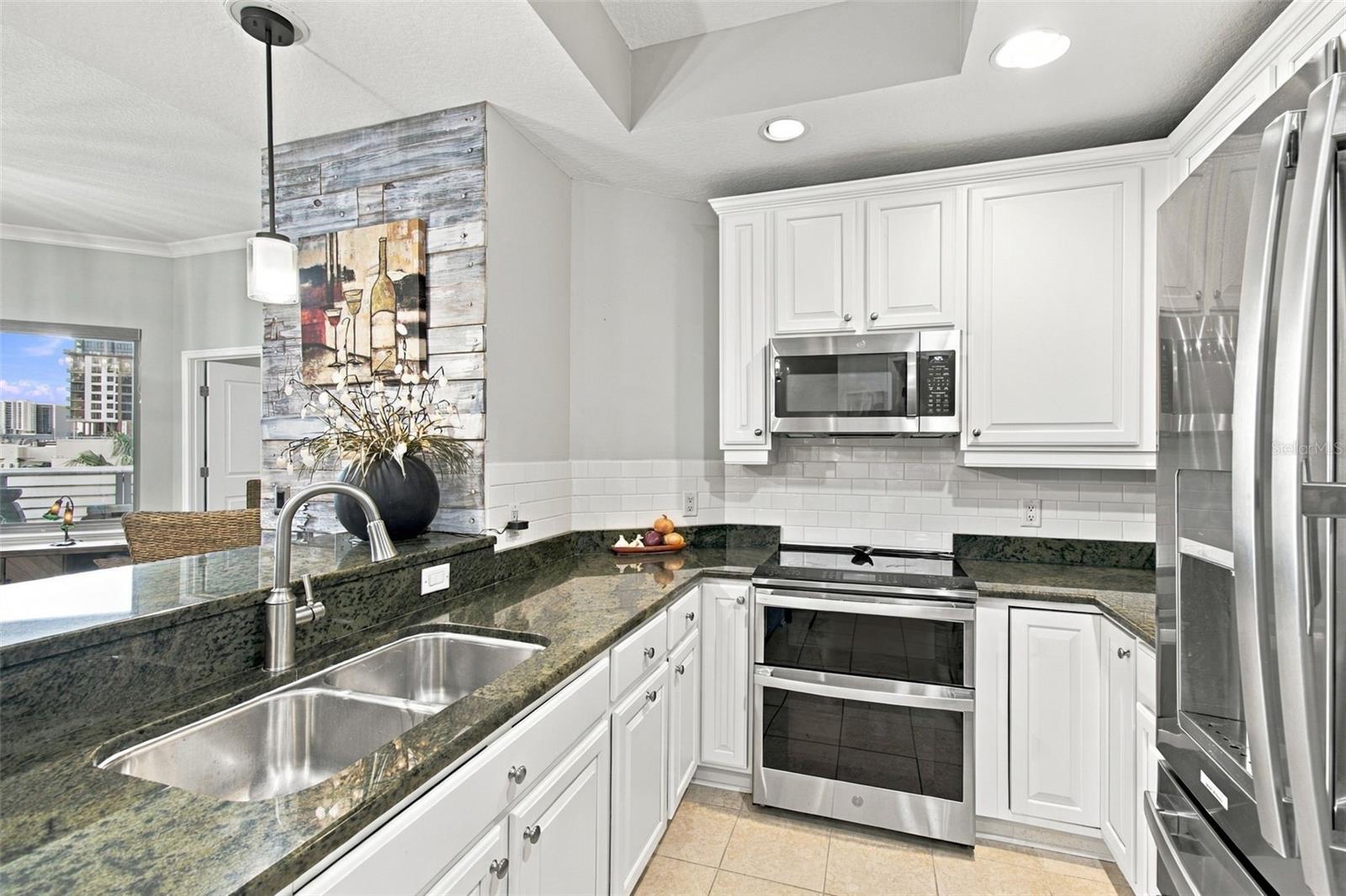 1209 E Cumberland Ave #504 Property Photo 6