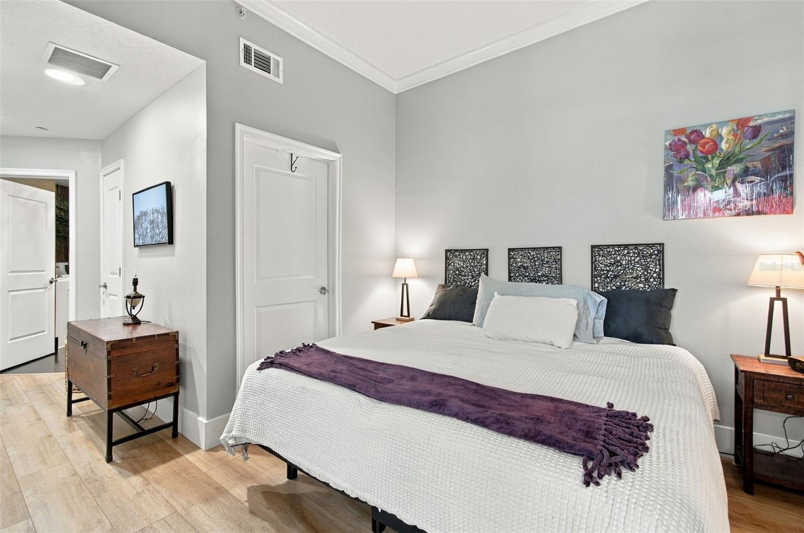 1209 E Cumberland Ave #504 Property Photo 30