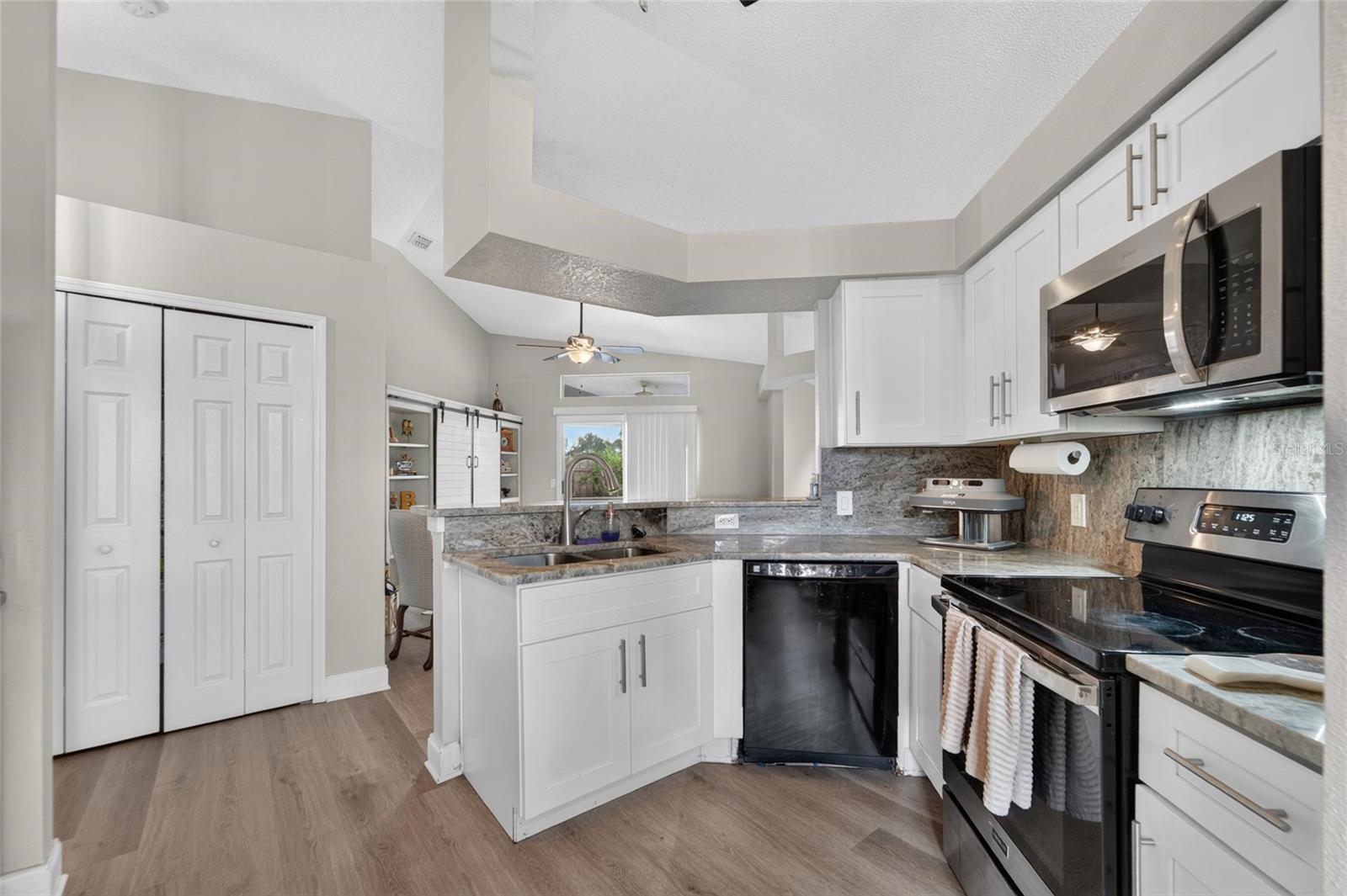 8240 National Dr Property Photo 9