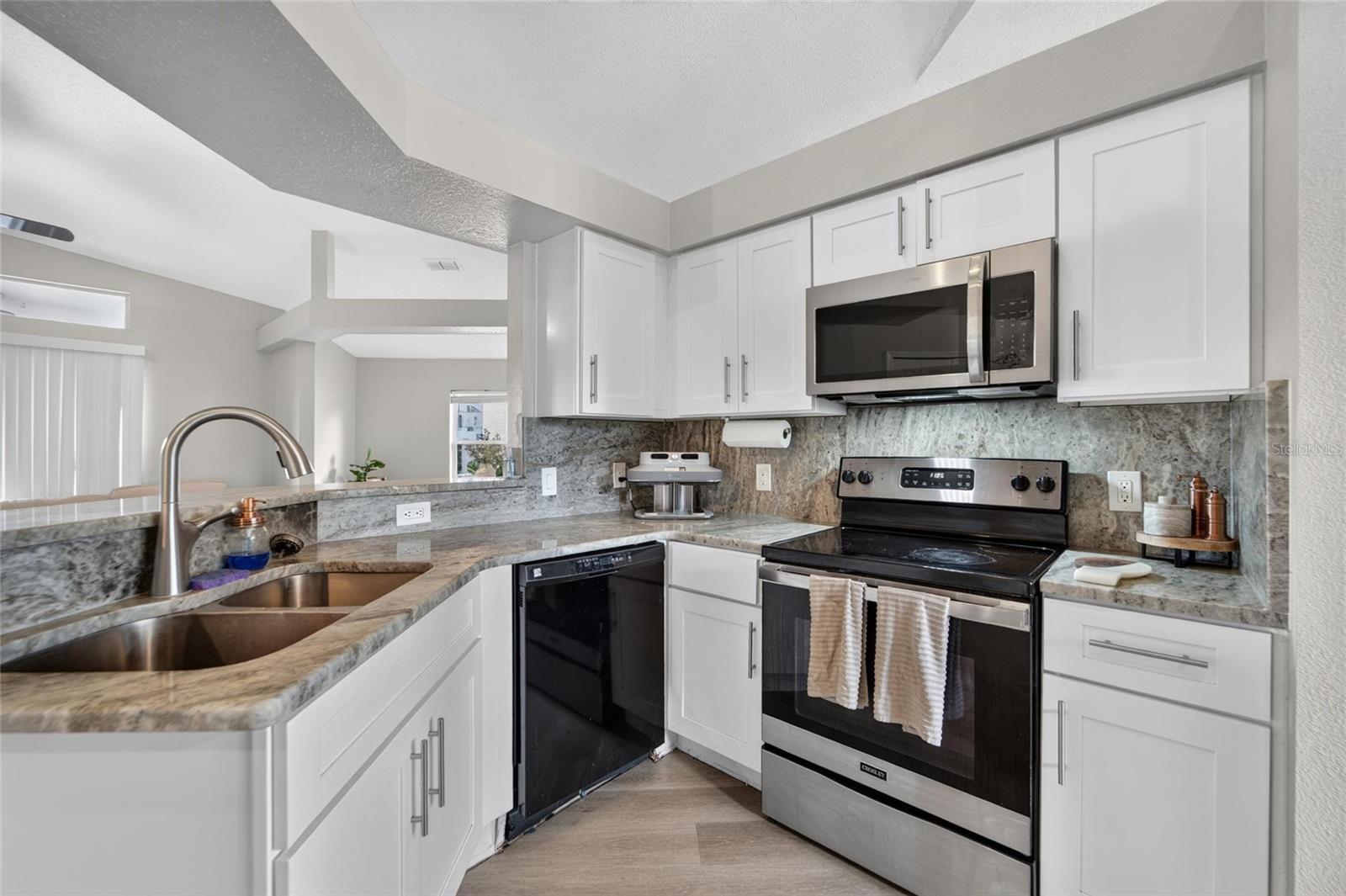 8240 National Dr Property Photo 10