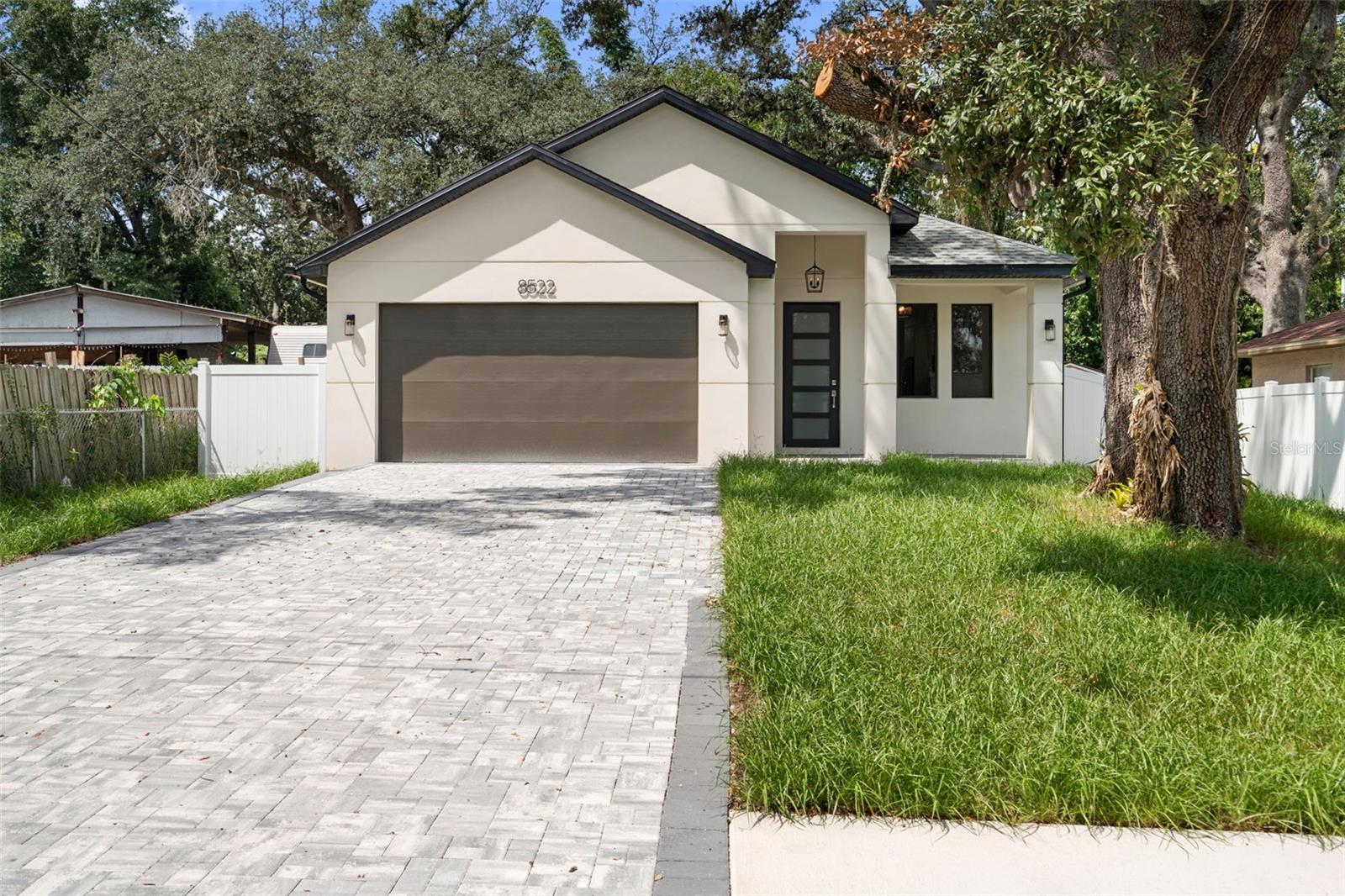 8522 N Ashley St Property Photo 1