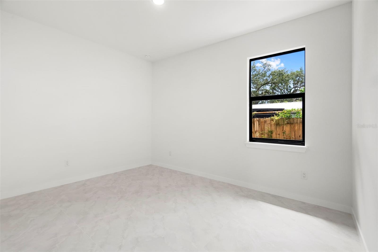 8522 N Ashley St Property Photo 21