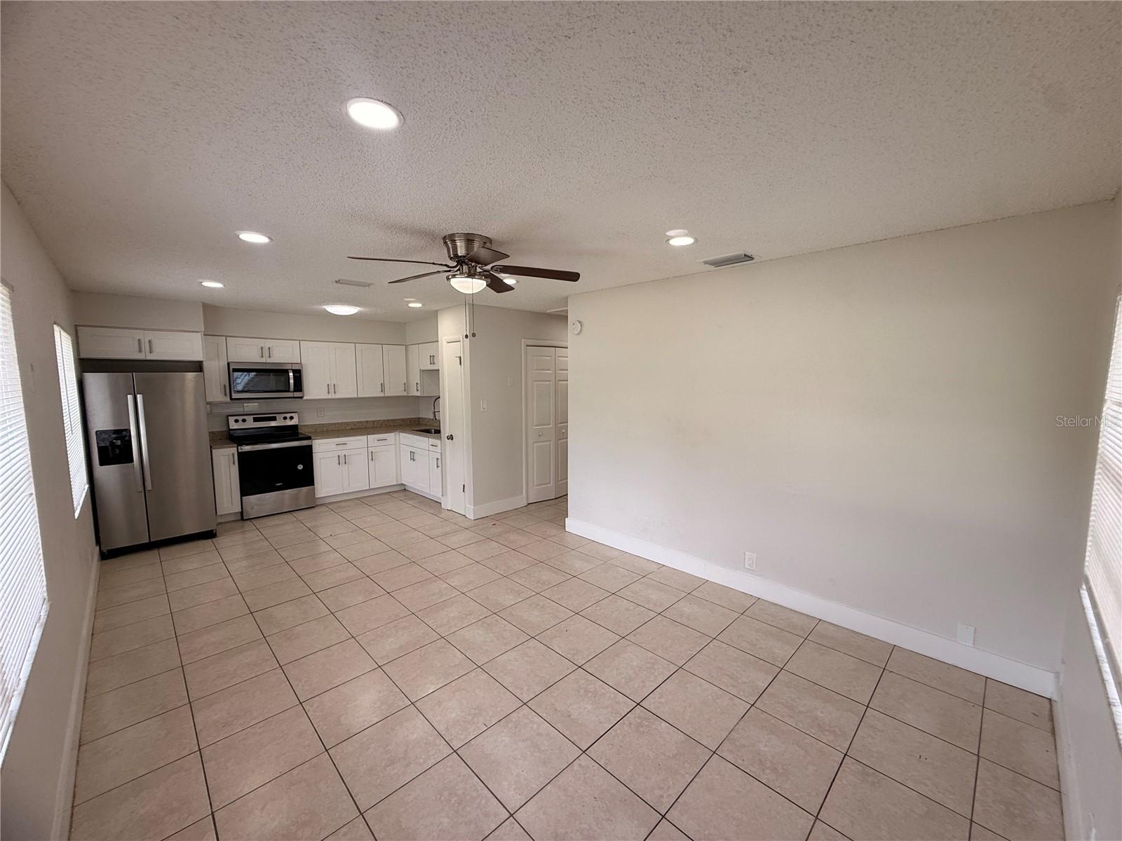 10123 N 11th St #b Property Photo 3