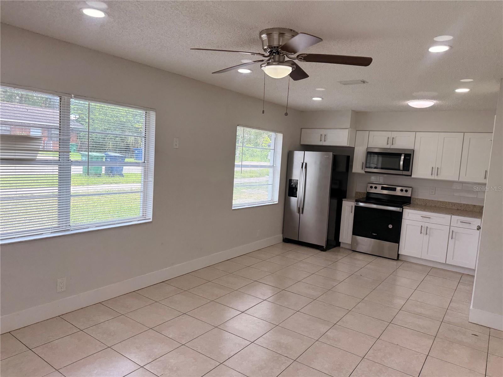 10123 N 11th St #b Property Photo 5