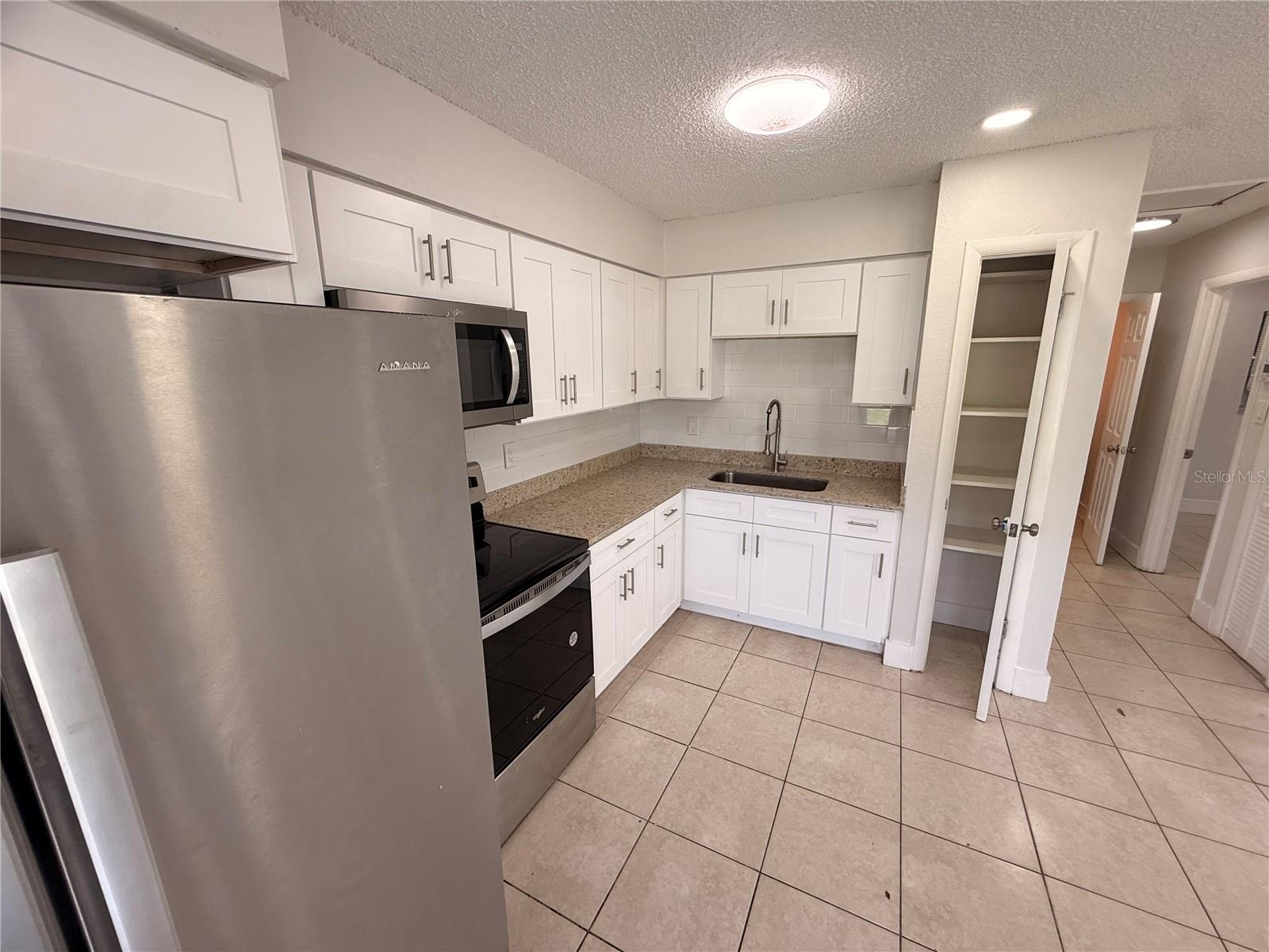 10123 N 11th St #b Property Photo 8