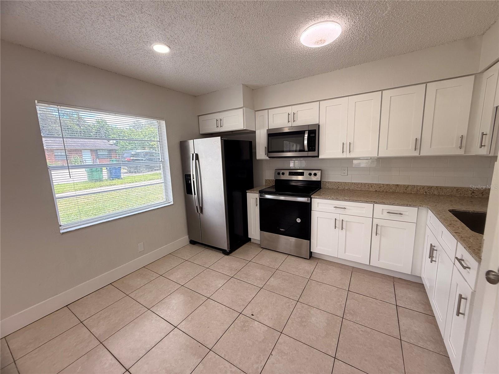 10123 N 11th St #b Property Photo 9