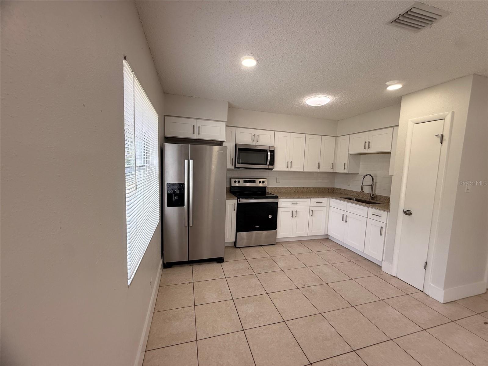 10123 N 11th St #b Property Photo 11