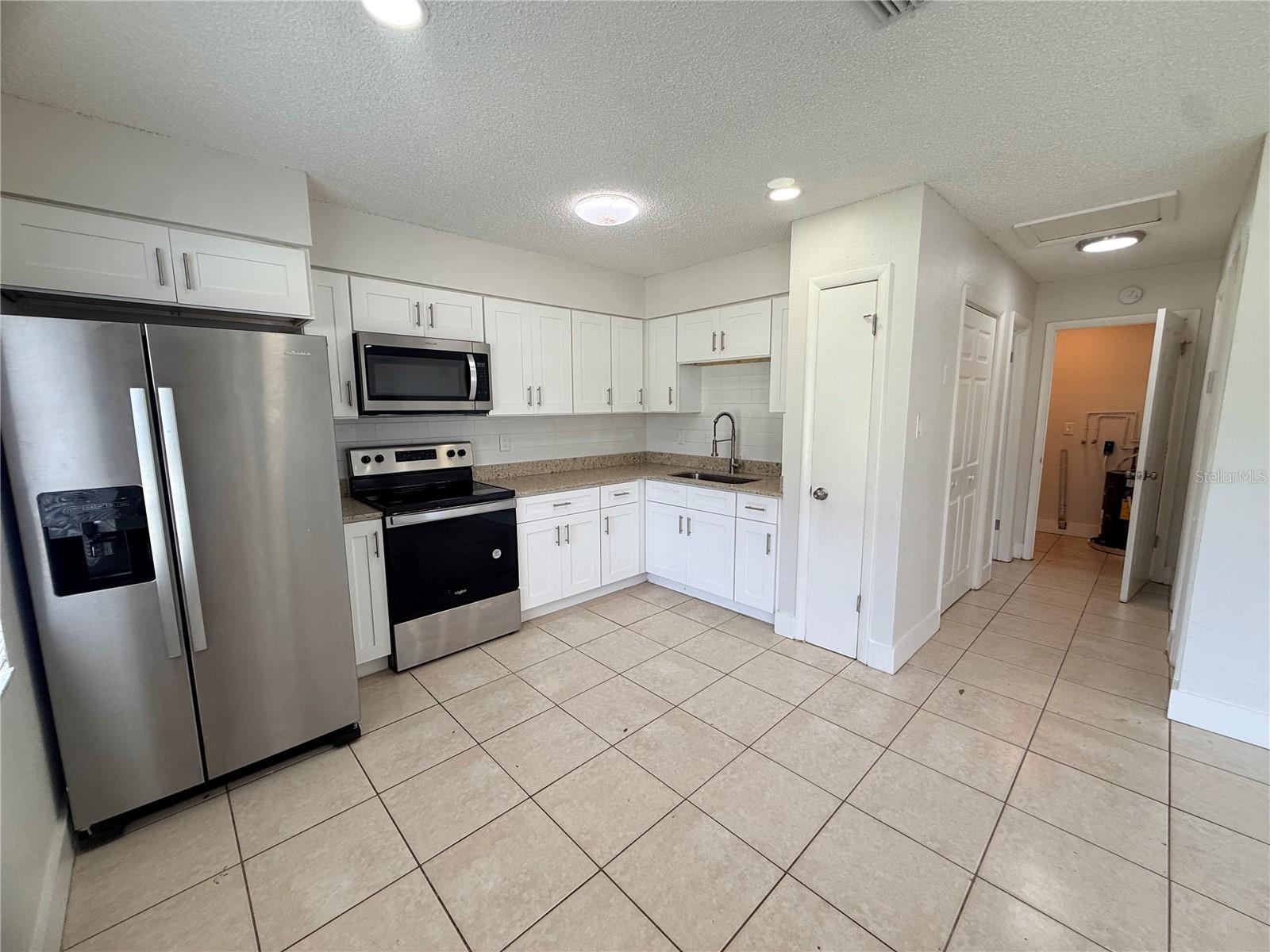 10123 N 11th St #b Property Photo 14