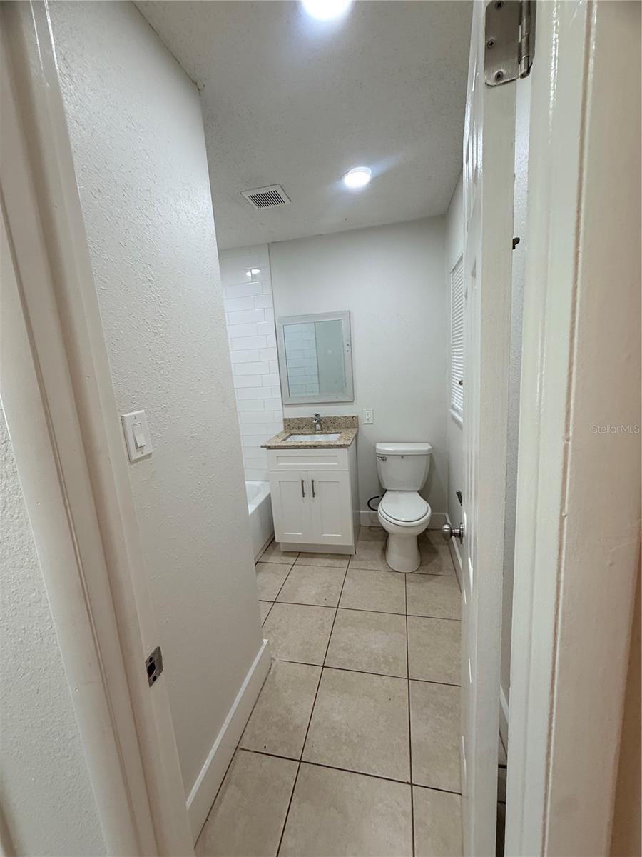 10123 N 11th St #b Property Photo 15