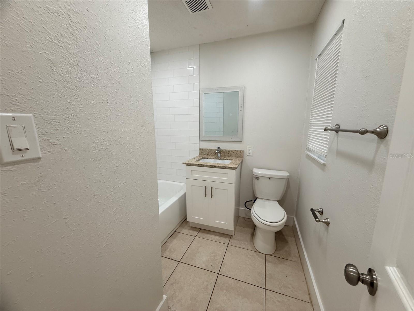 10123 N 11th St #b Property Photo 16