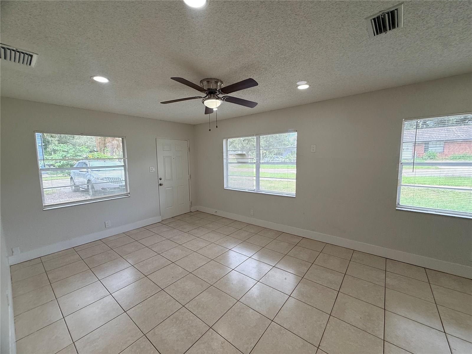10123 N 11th St #b Property Photo 20