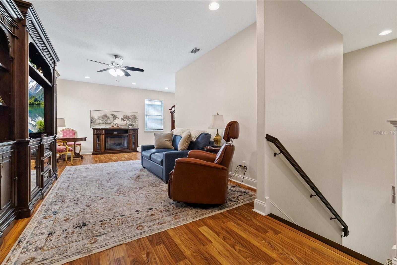 2712 W Gray St Property Photo 37