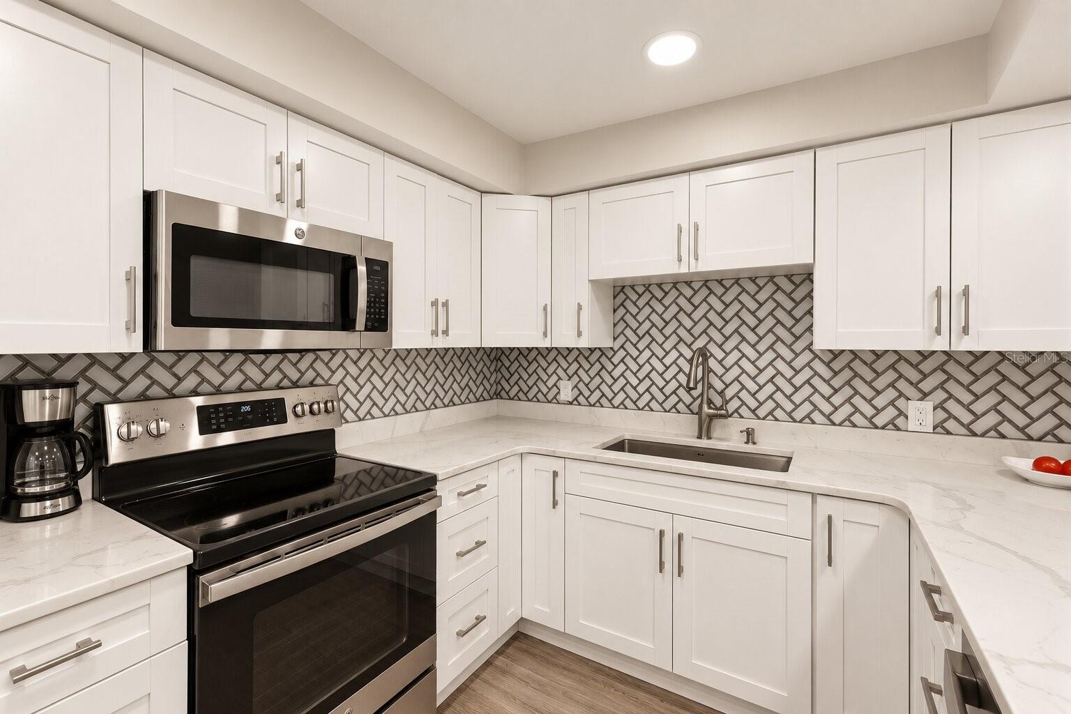 1460 Gulf Blvd #1106 Property Photo 6