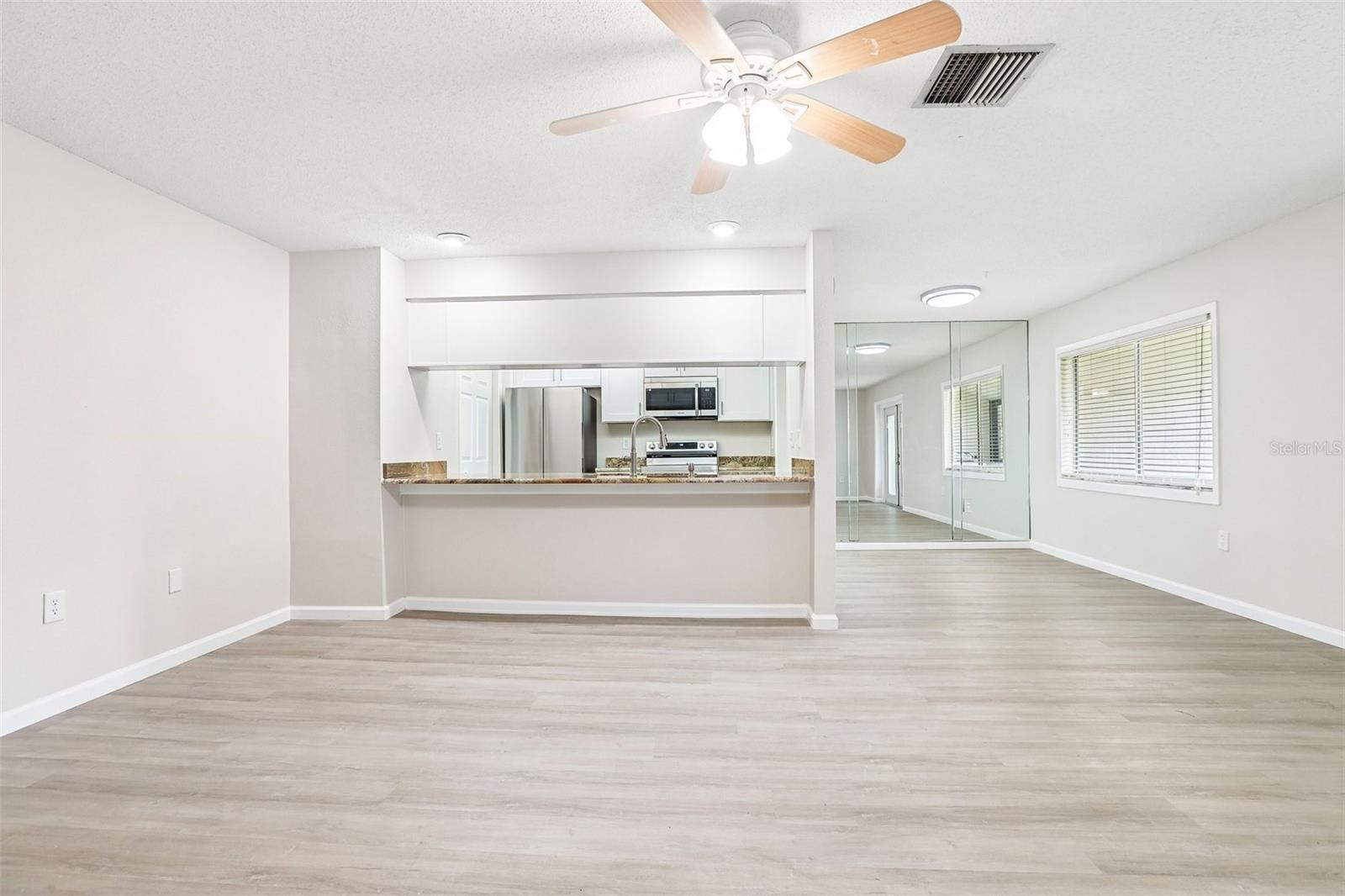 1202 11th Cir Se Property Photo 5