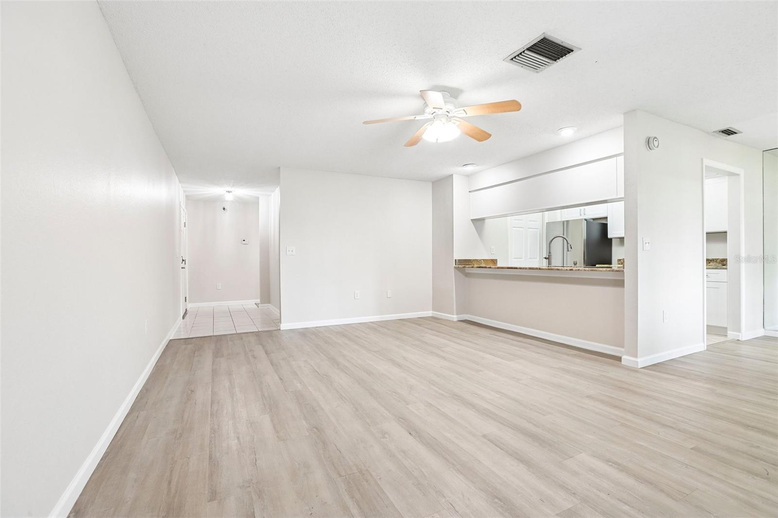 1202 11th Cir Se Property Photo 6