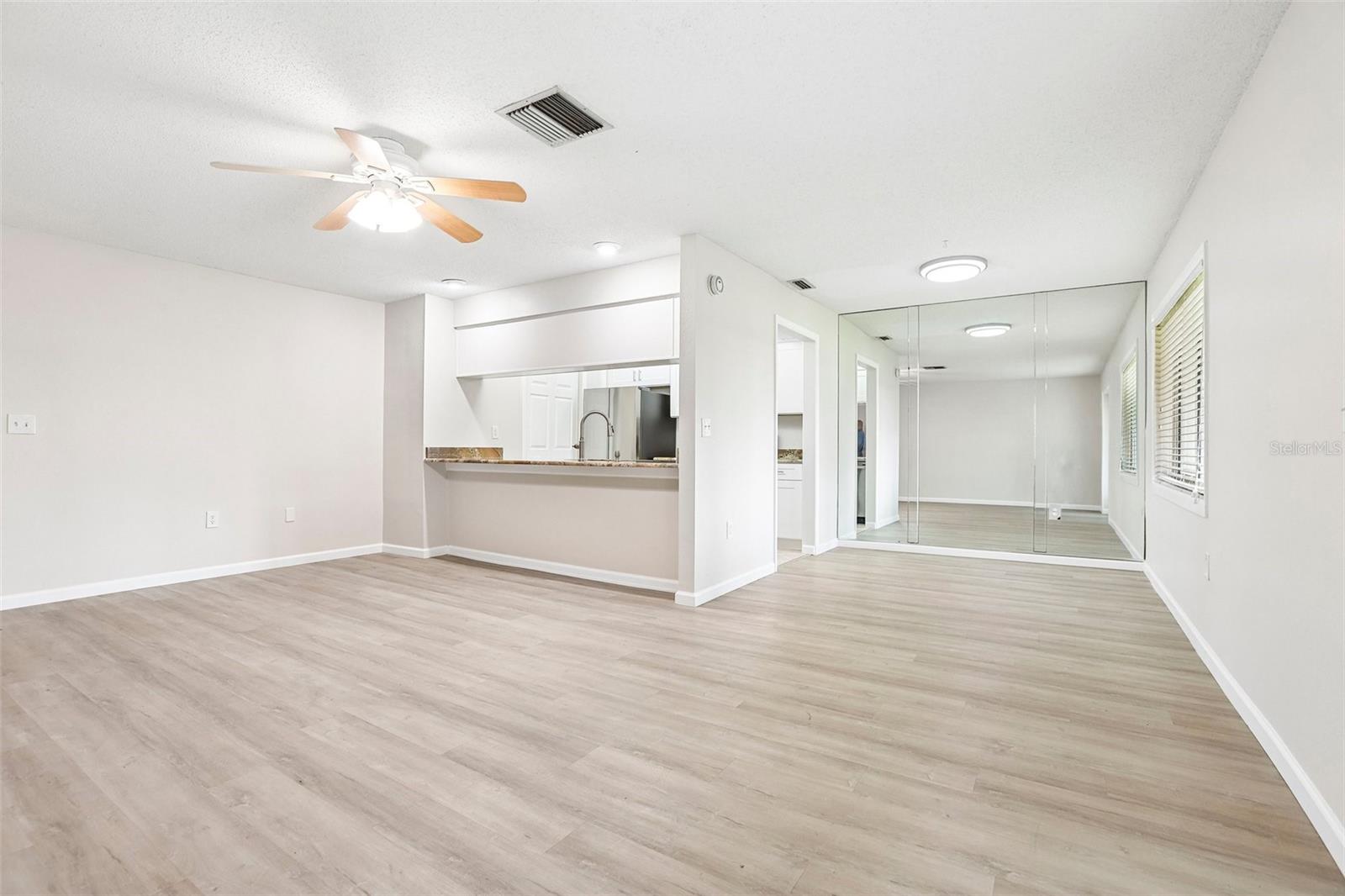 1202 11th Cir Se Property Photo 7