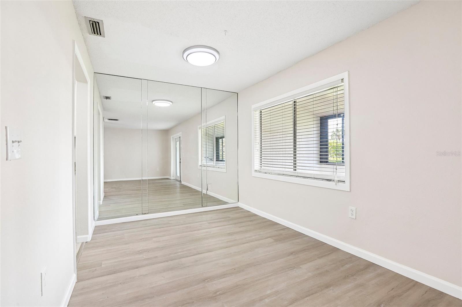 1202 11th Cir Se Property Photo 10