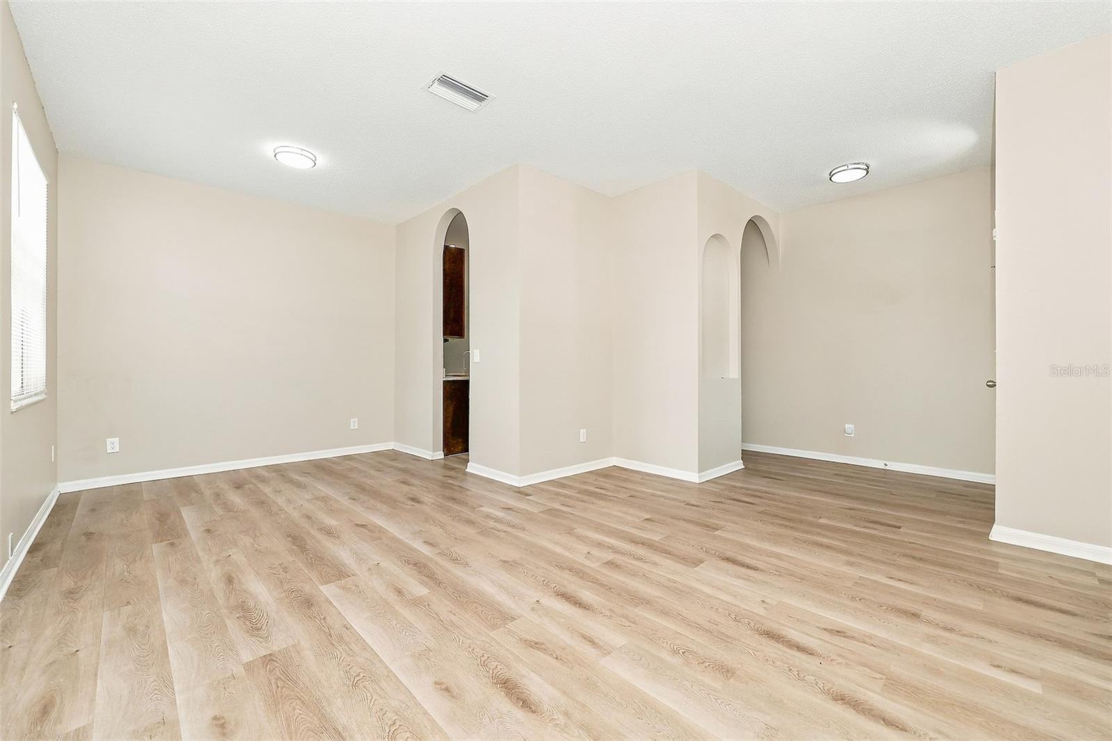 906 Grand Canyon Dr Property Photo 5