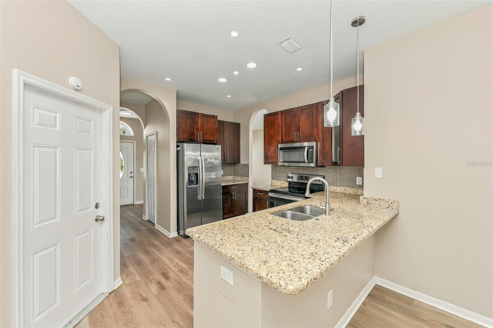 906 Grand Canyon Dr Property Photo 7