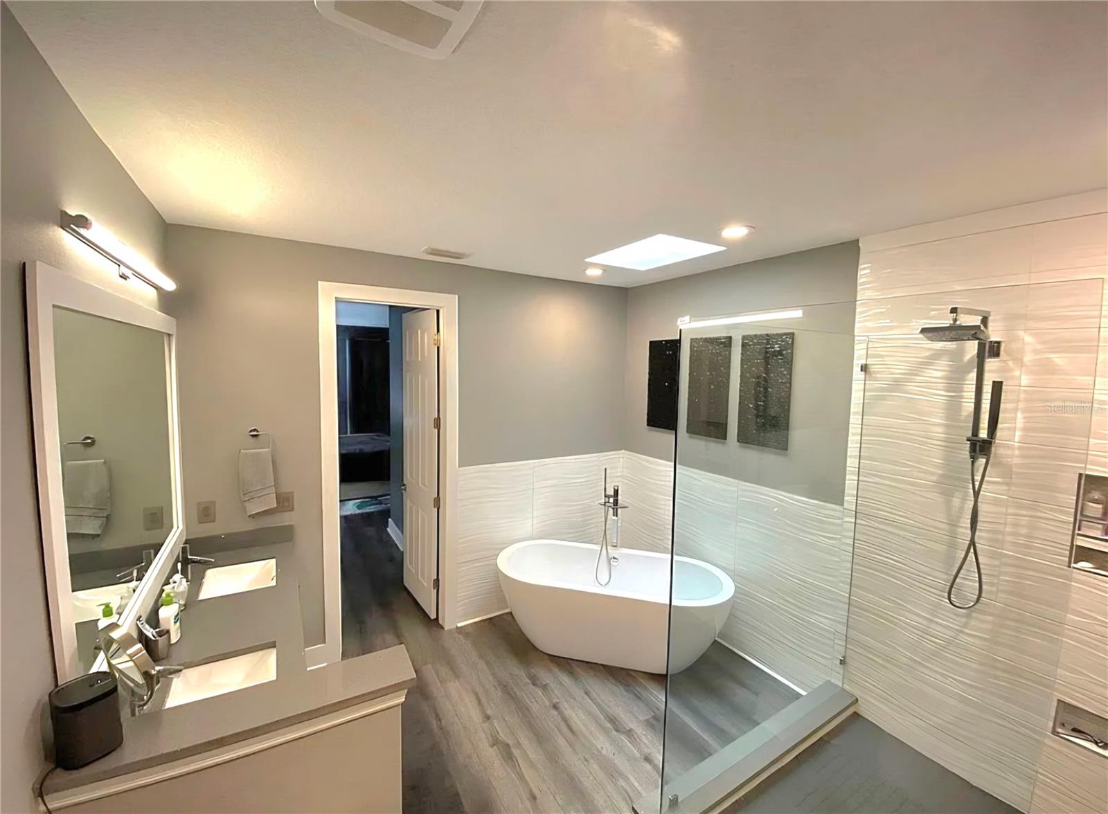 TB8549080 Property Photo 8