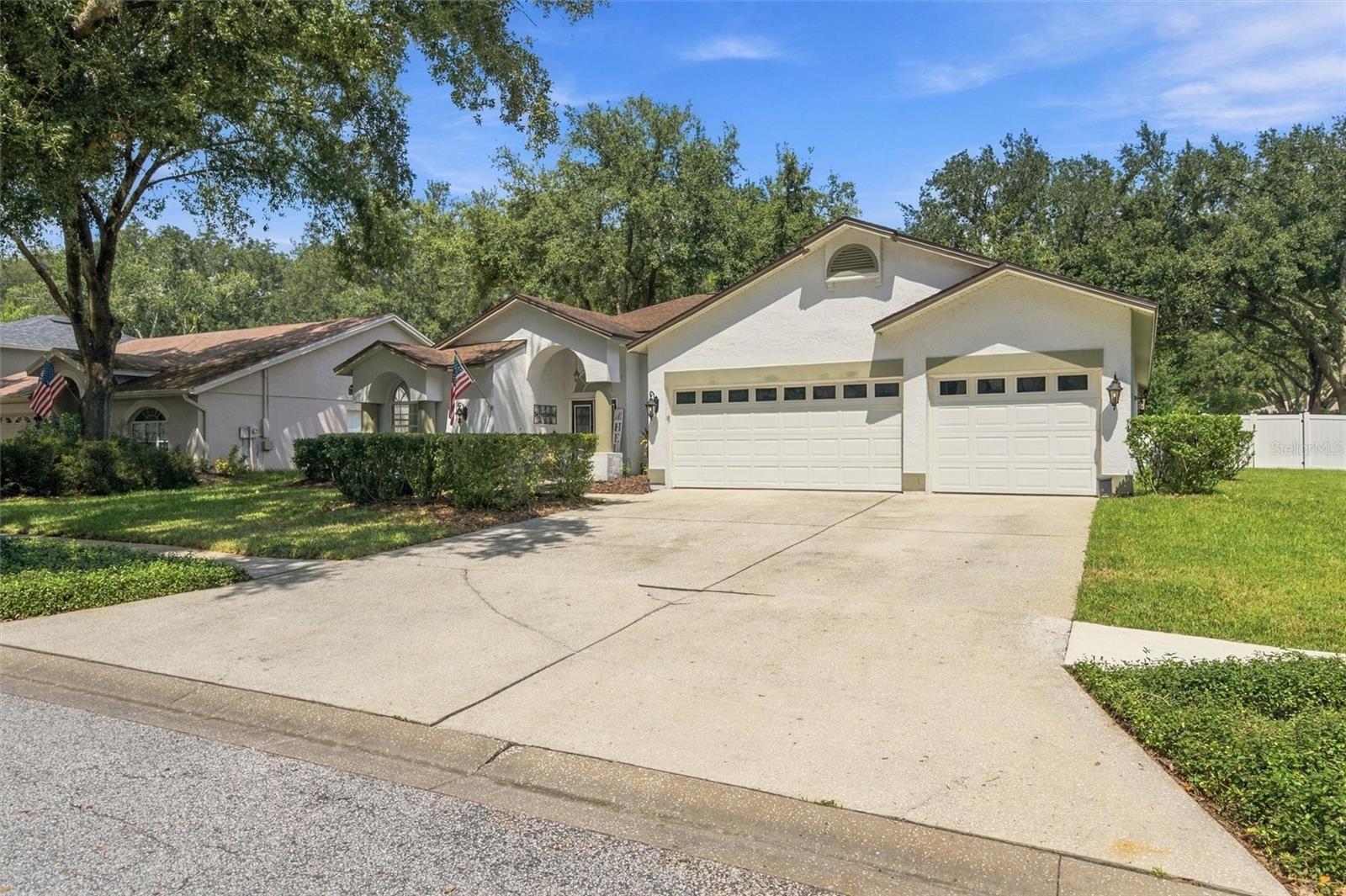 9316 Knightsbridge Ct Property Photo 2