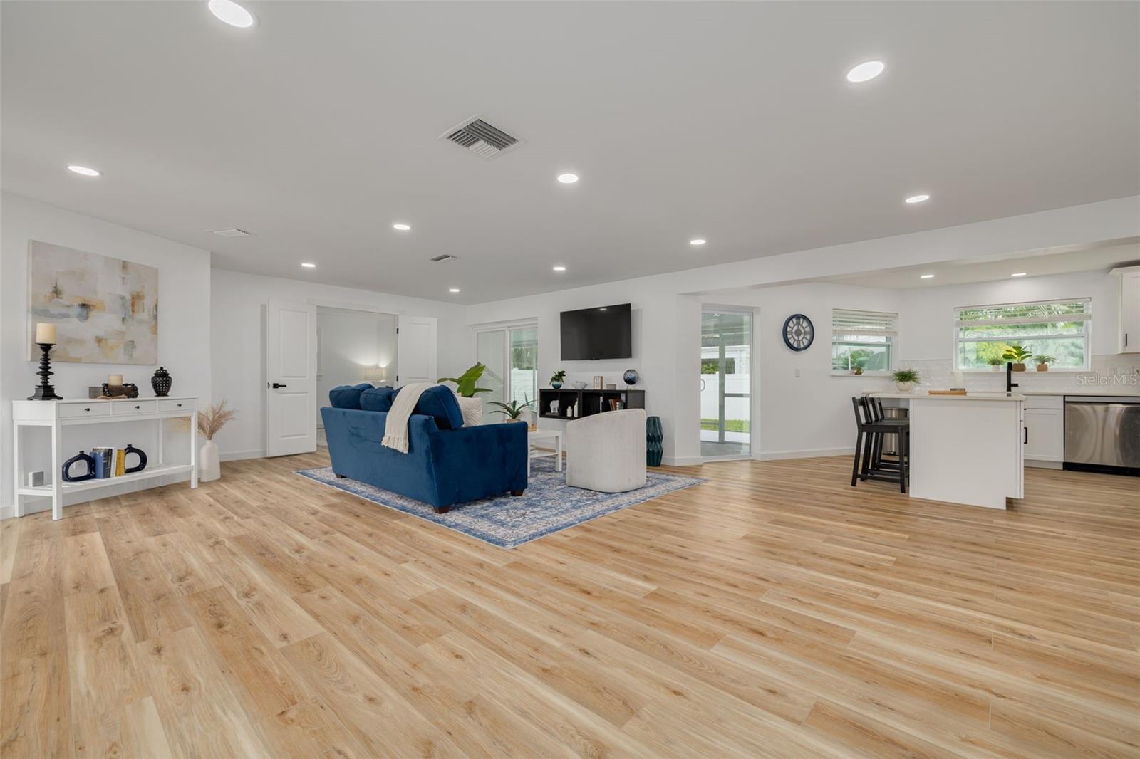 60 Kipling Plz Property Photo 5