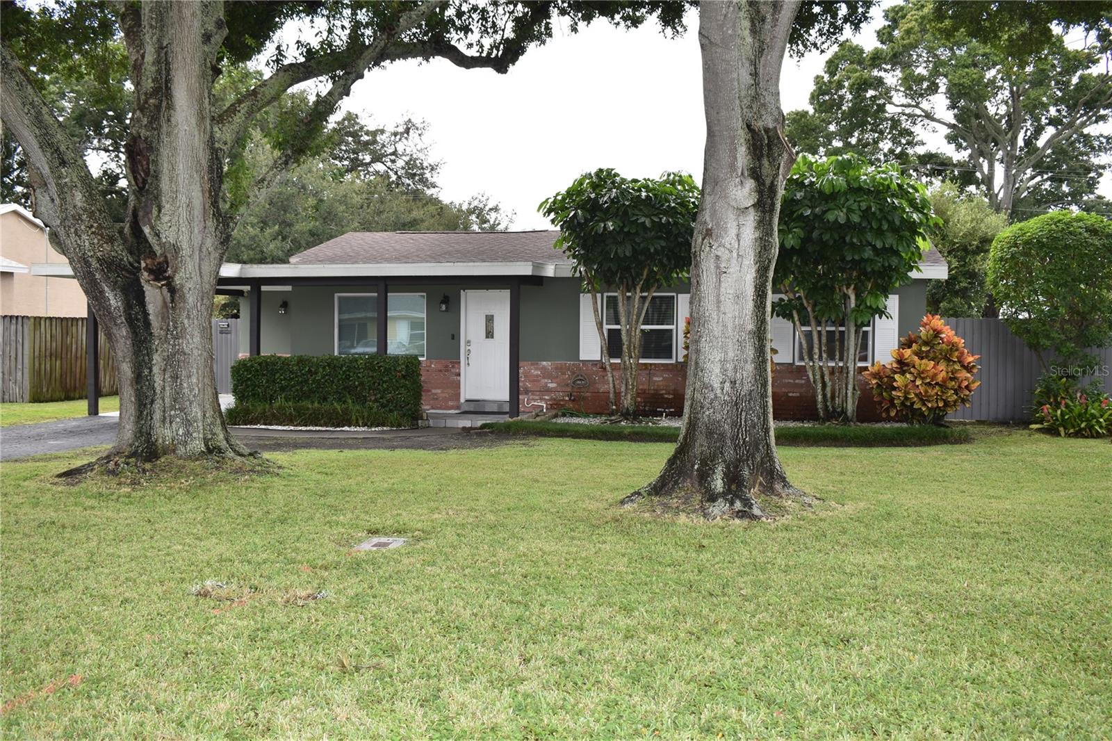 110 ROYAL PALMS