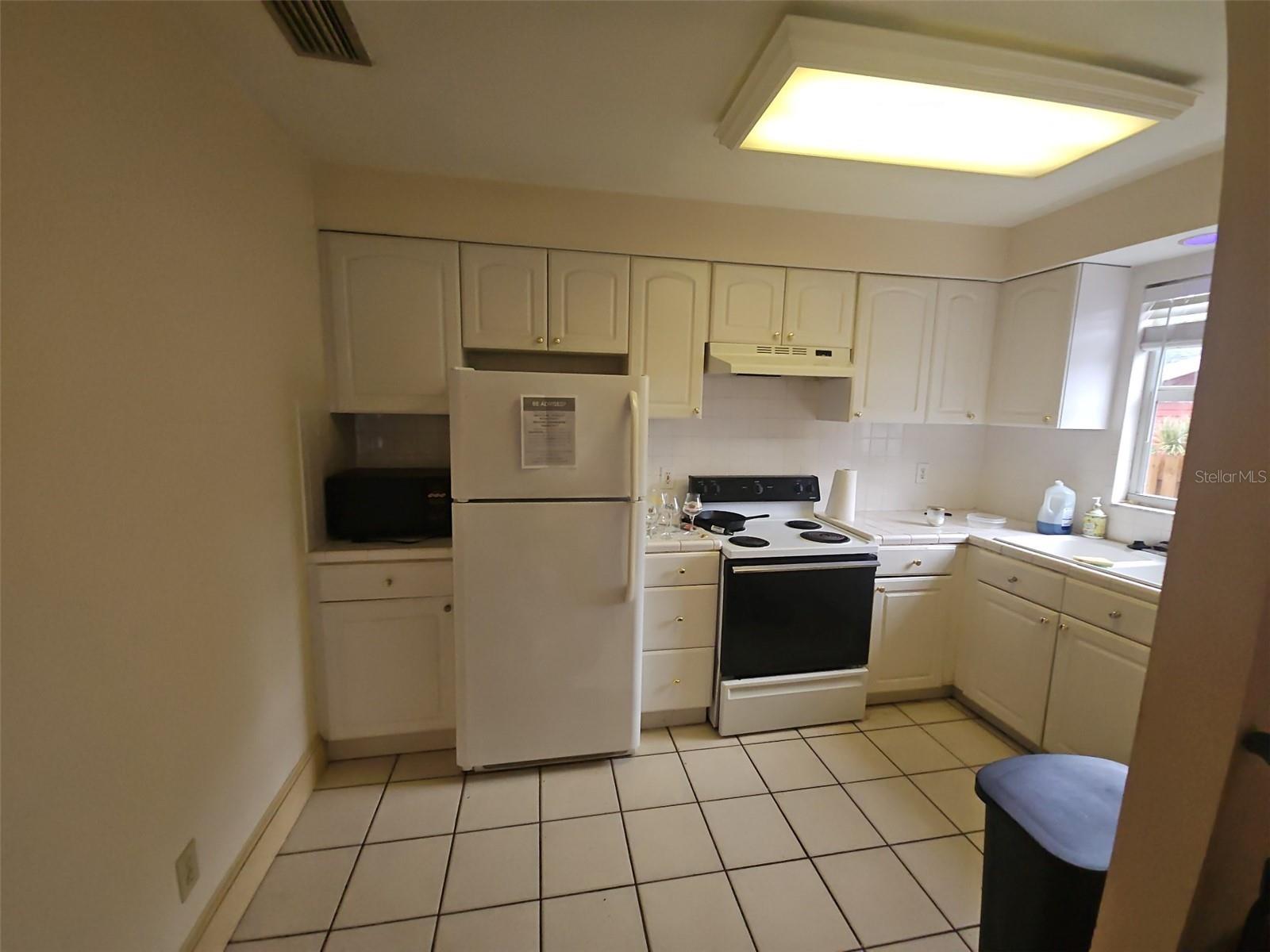 14 Hamilton Heath Dr #b Property Photo 5