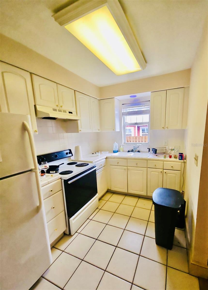 14 Hamilton Heath Dr #b Property Photo 6