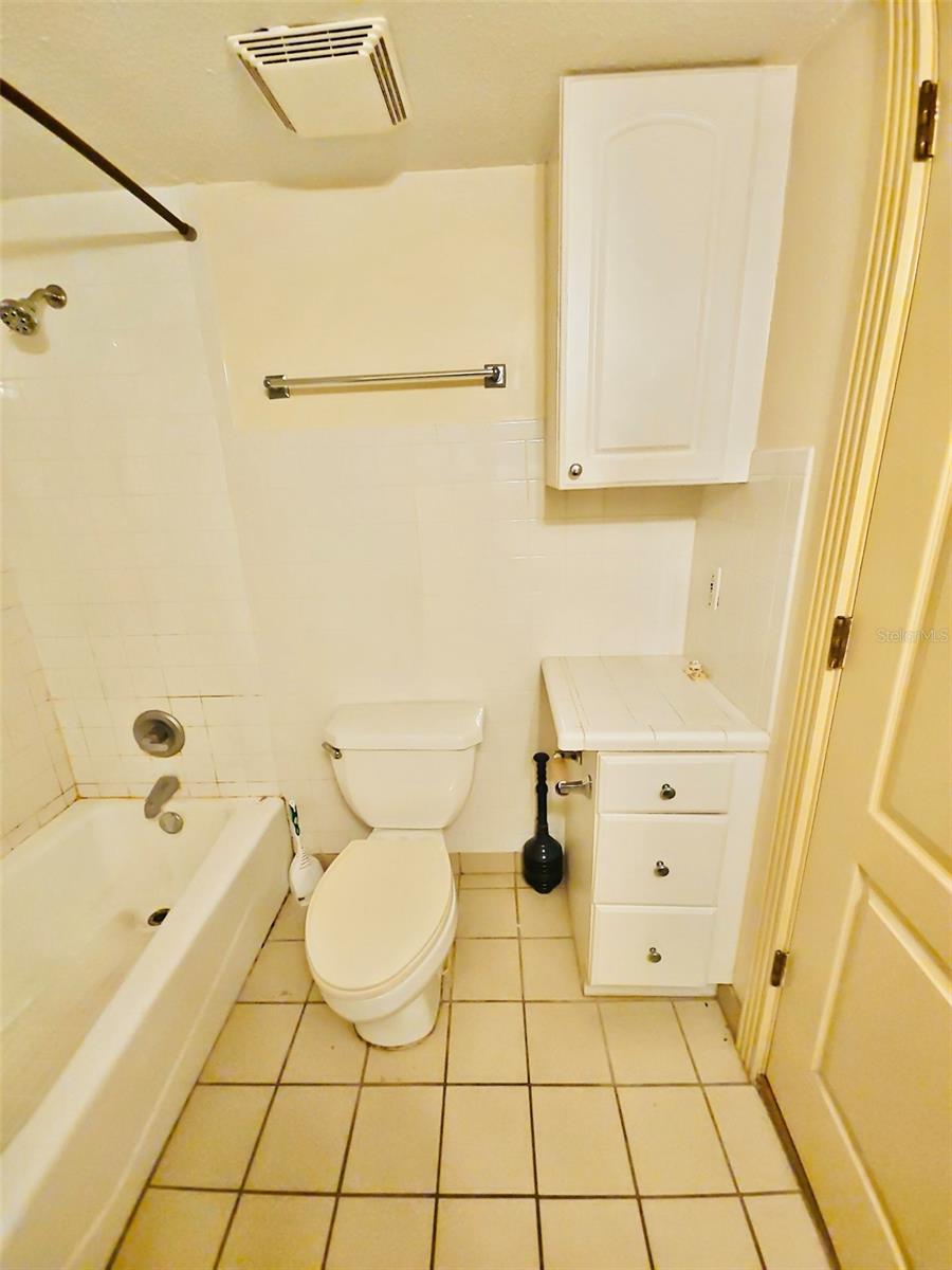 14 Hamilton Heath Dr #b Property Photo 14