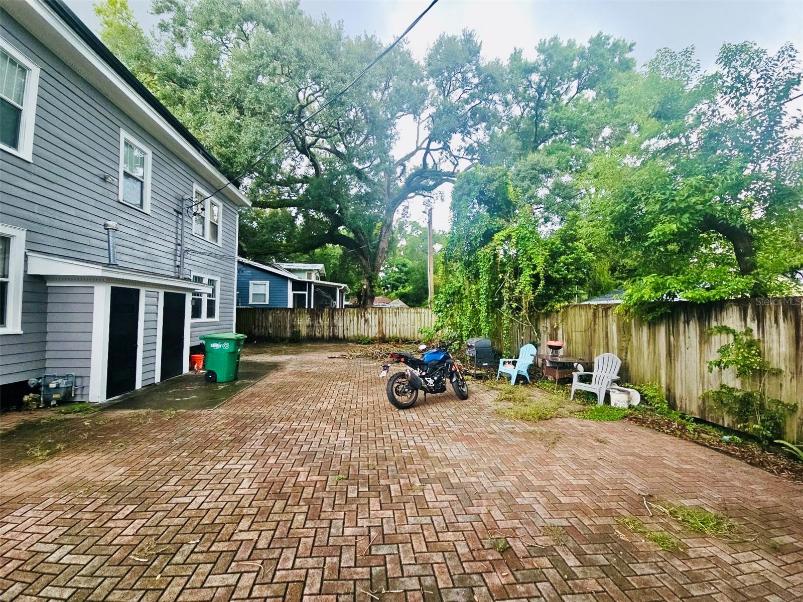 14 Hamilton Heath Dr #b Property Photo 20