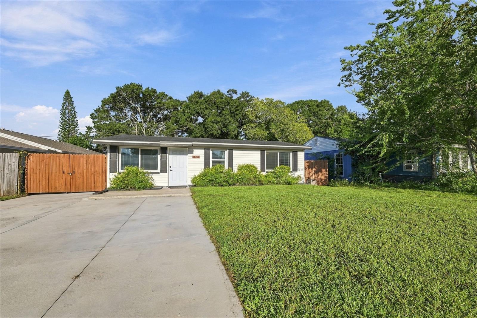1684 Coral Way Property Photo 3