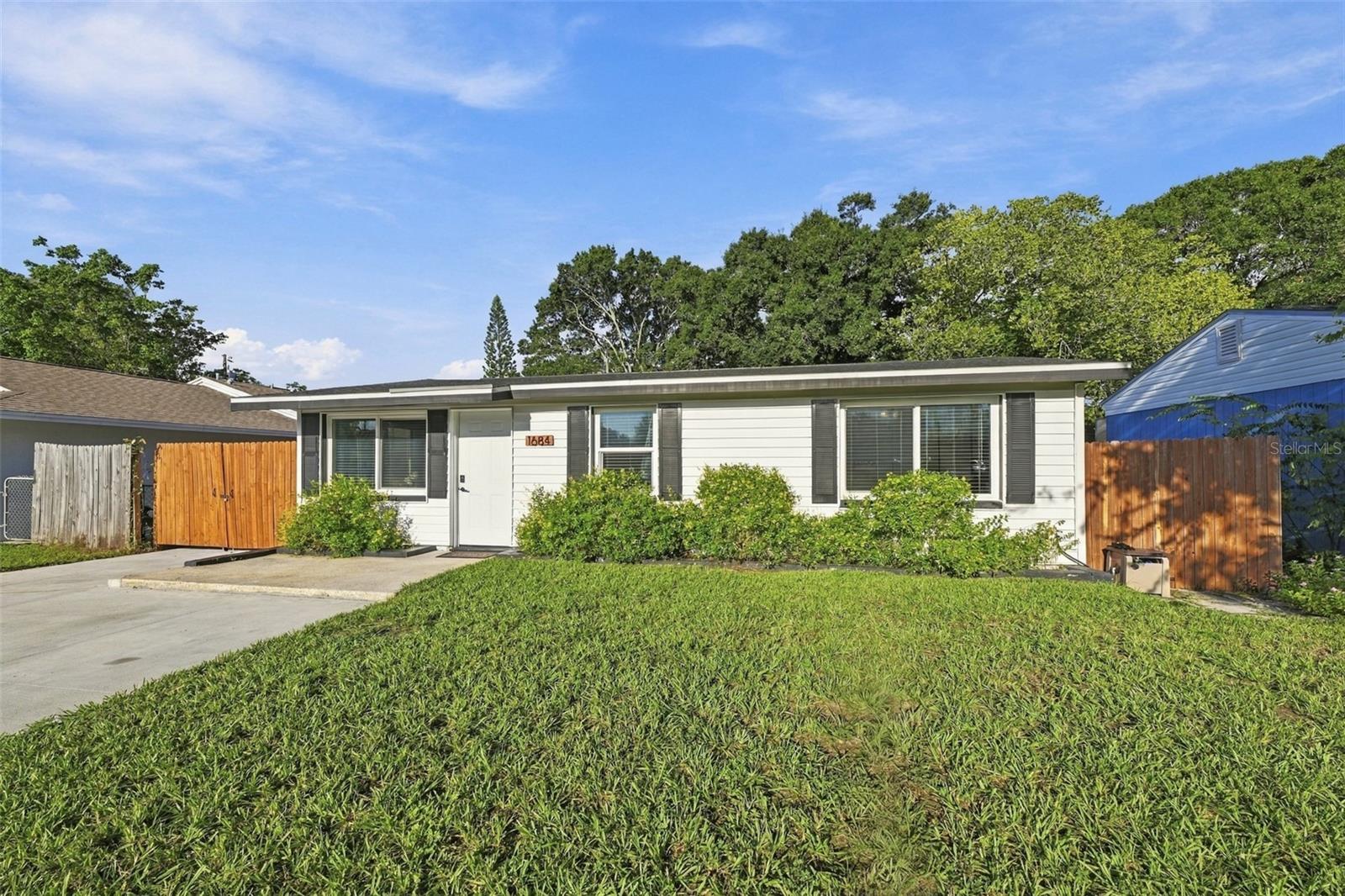 1684 Coral Way Property Photo 4