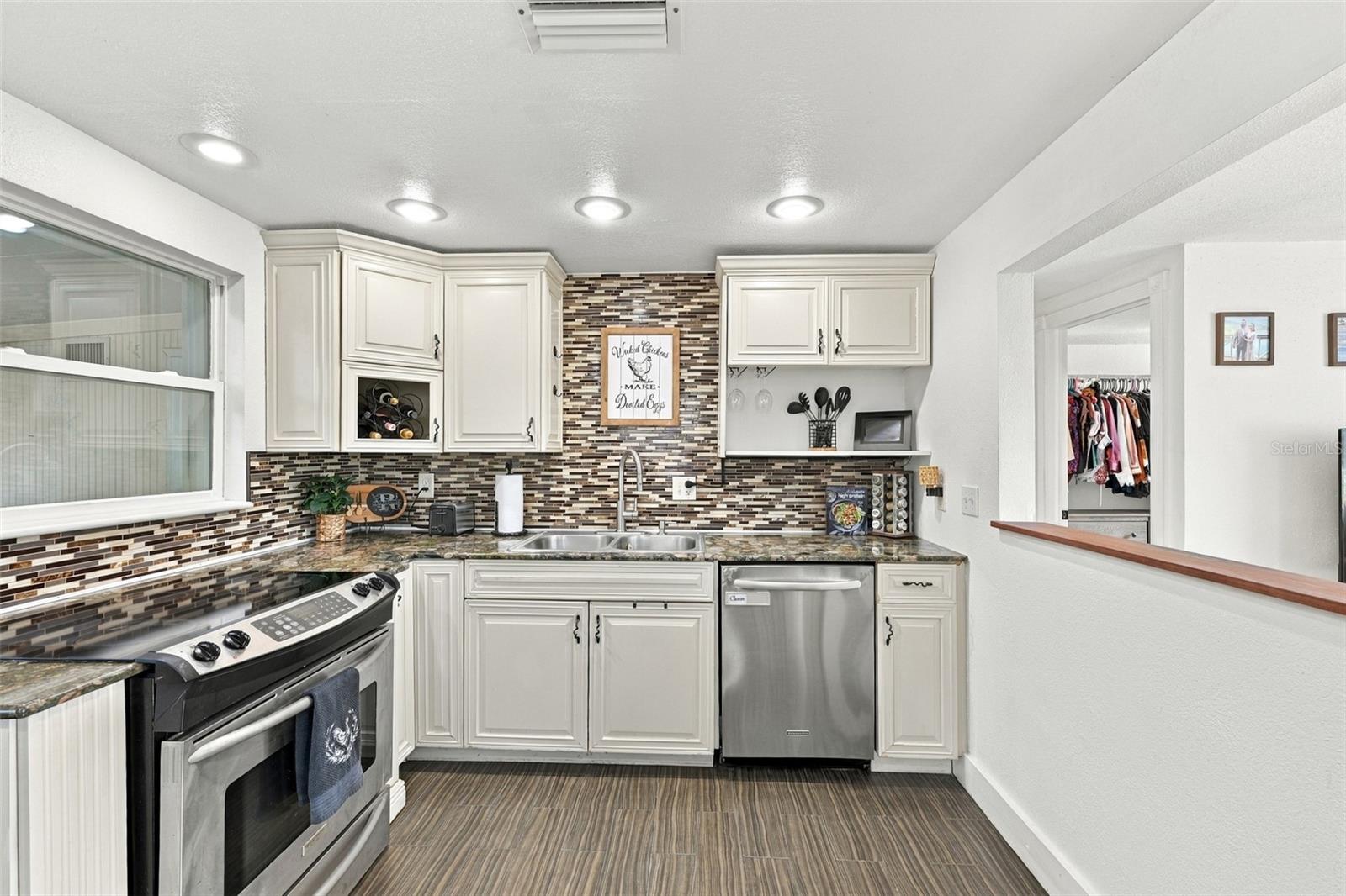 1684 Coral Way Property Photo 24