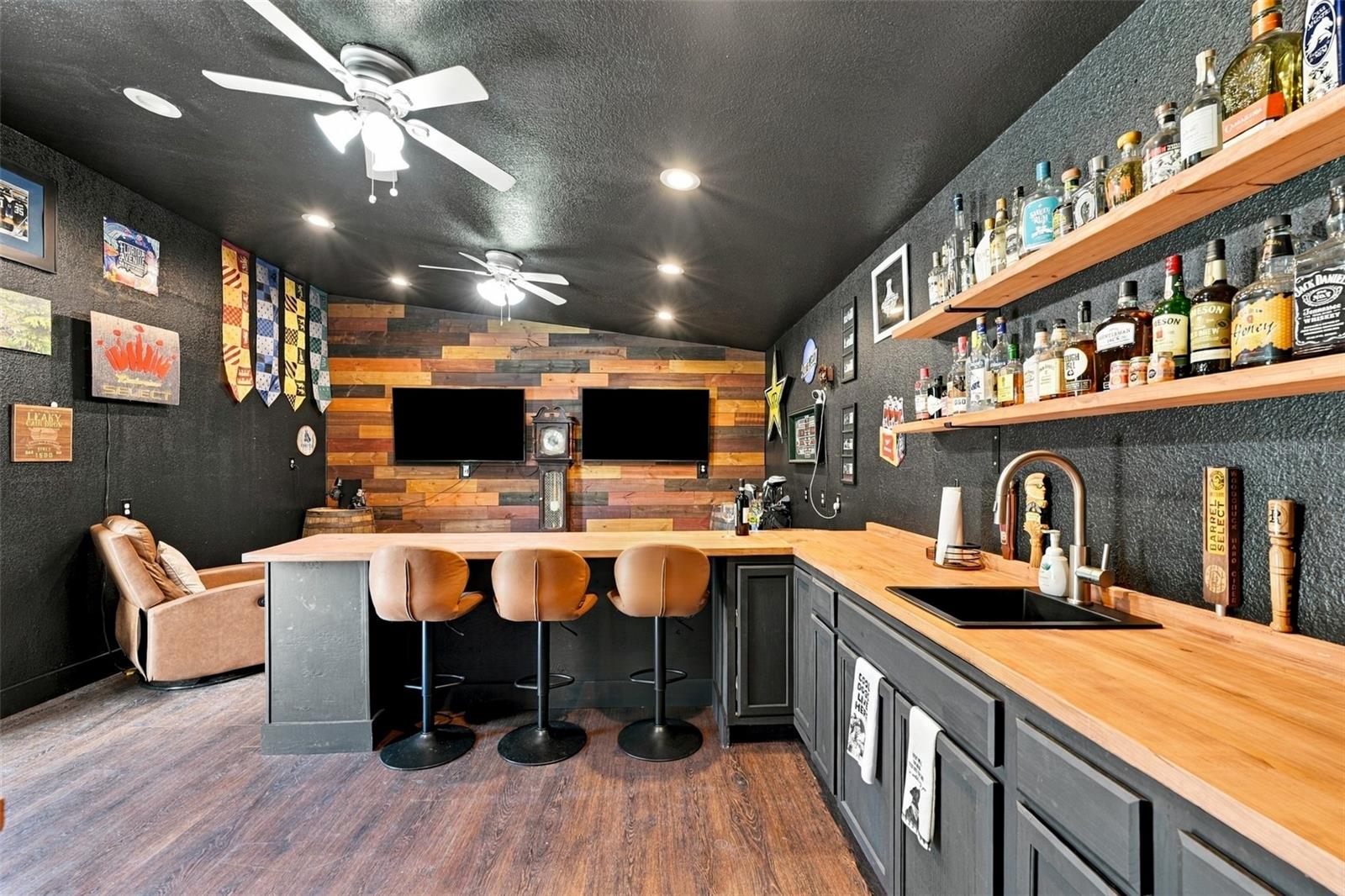 1684 Coral Way Property Photo 43