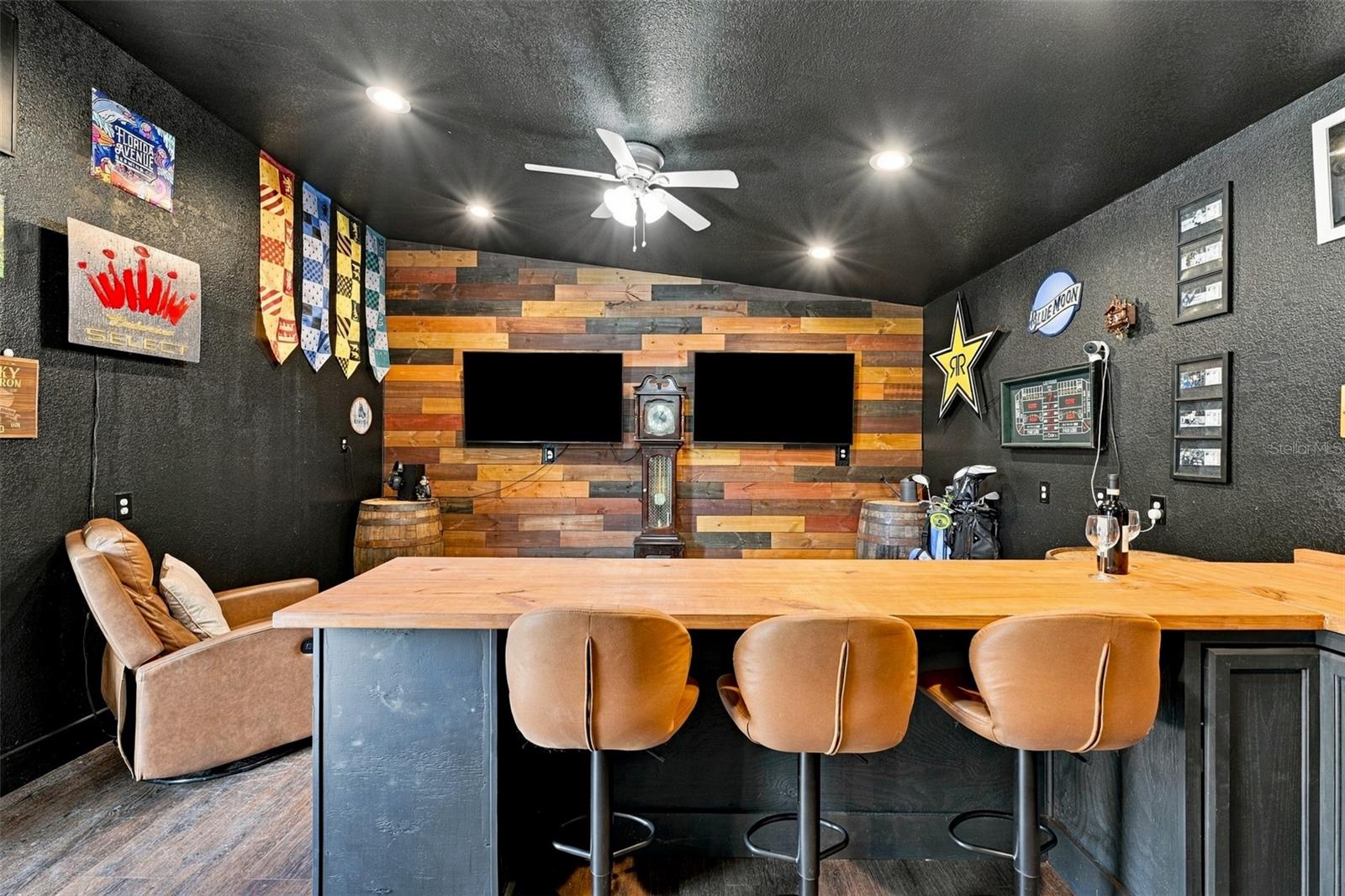 1684 Coral Way Property Photo 44