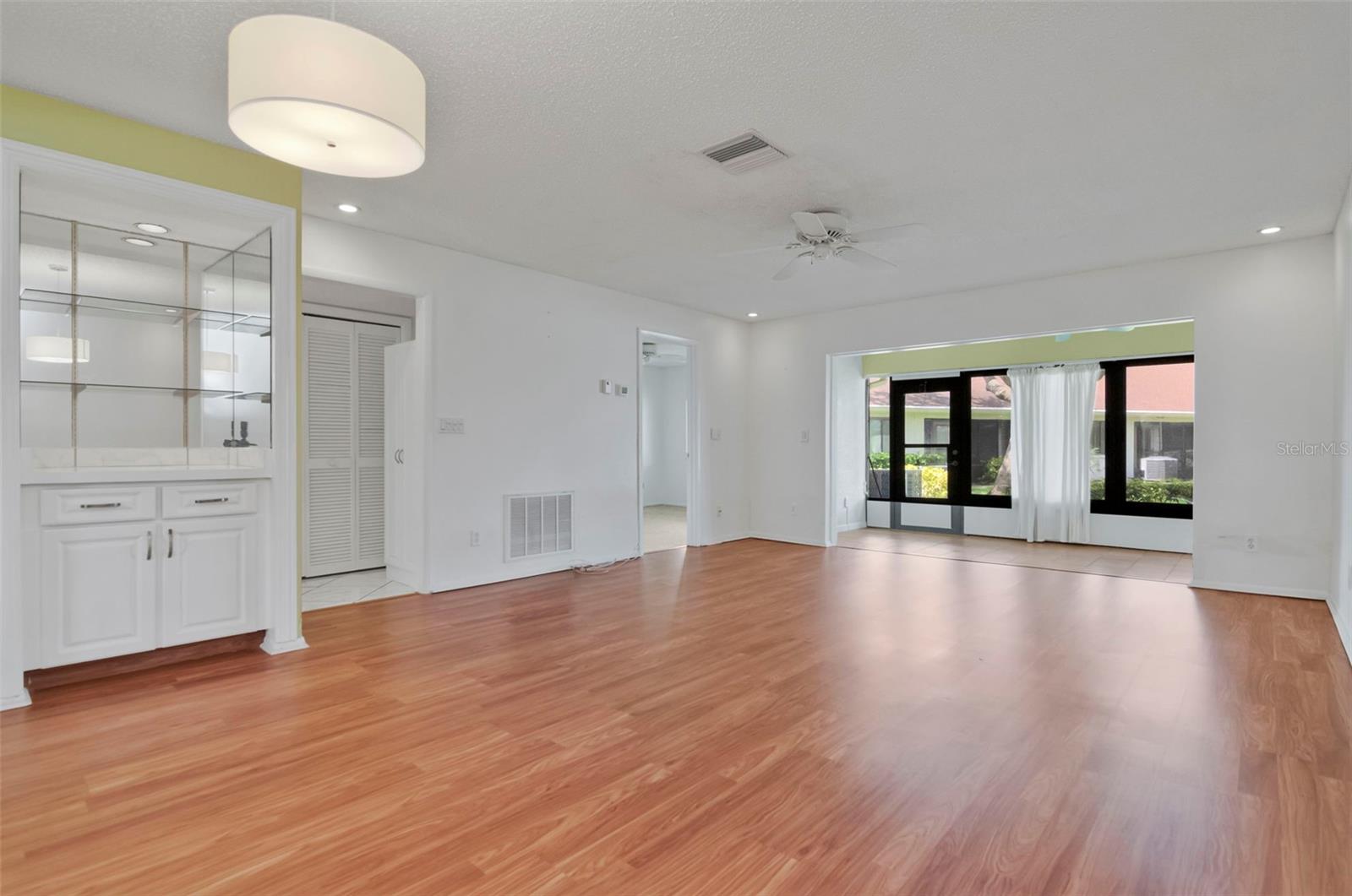 2569 Laurelwood Dr #11b Property Photo 13