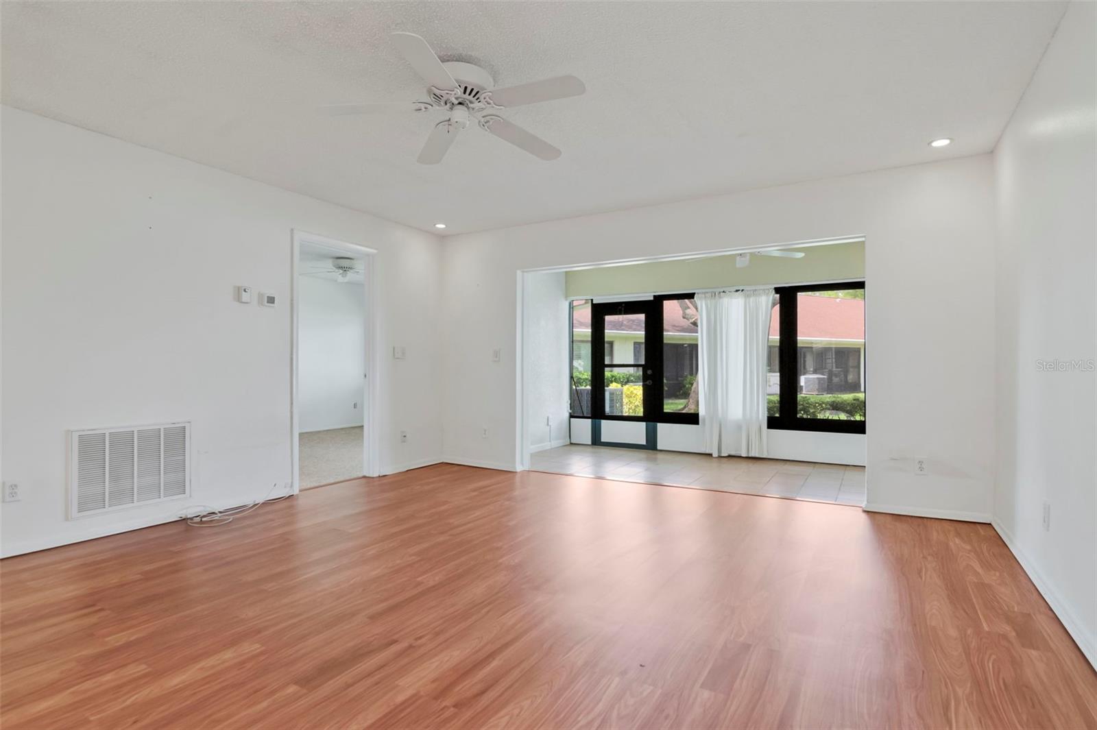 2569 Laurelwood Dr #11b Property Photo 16