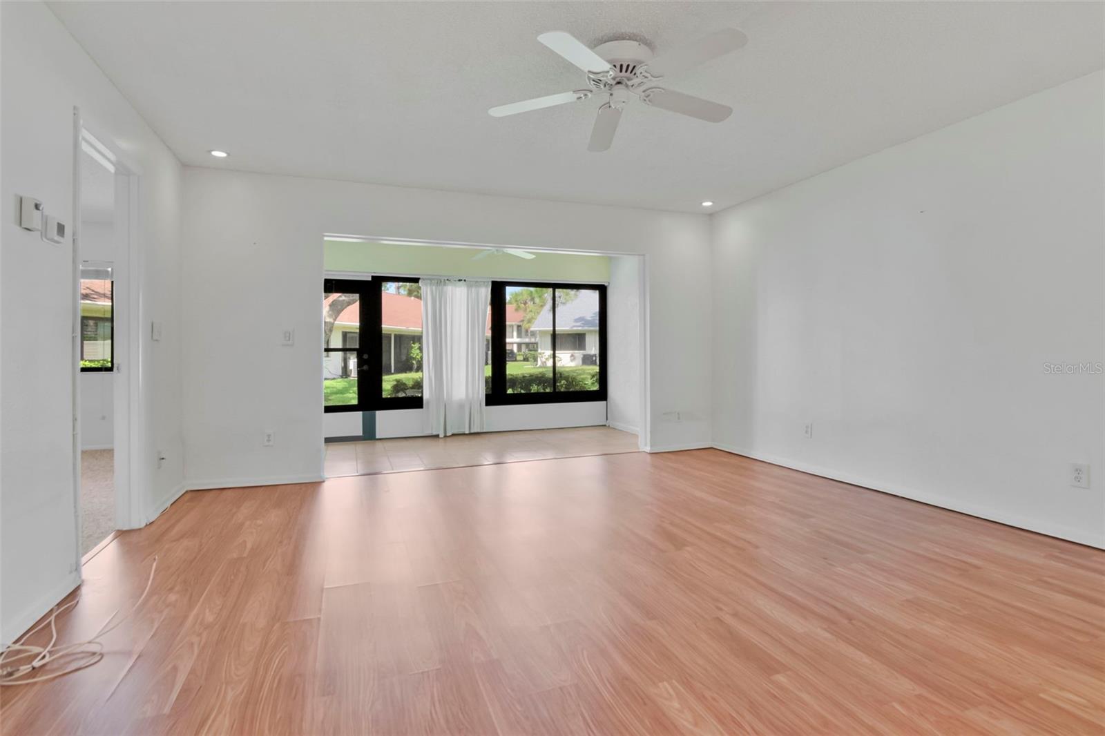 2569 Laurelwood Dr #11b Property Photo 17