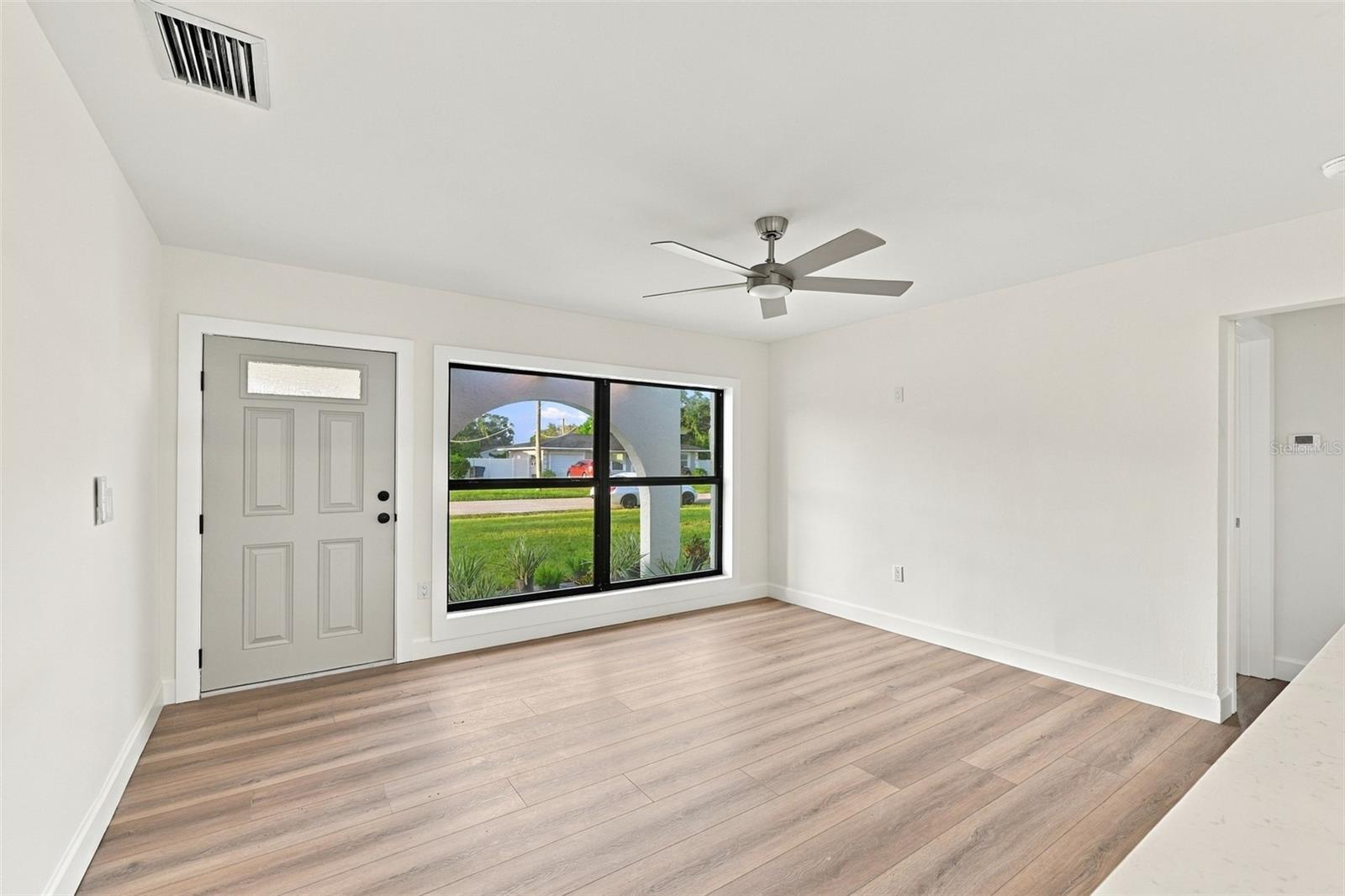 3215 W Dewey St Property Photo 7