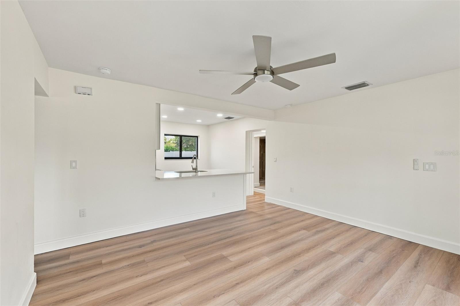 3215 W Dewey St Property Photo 21
