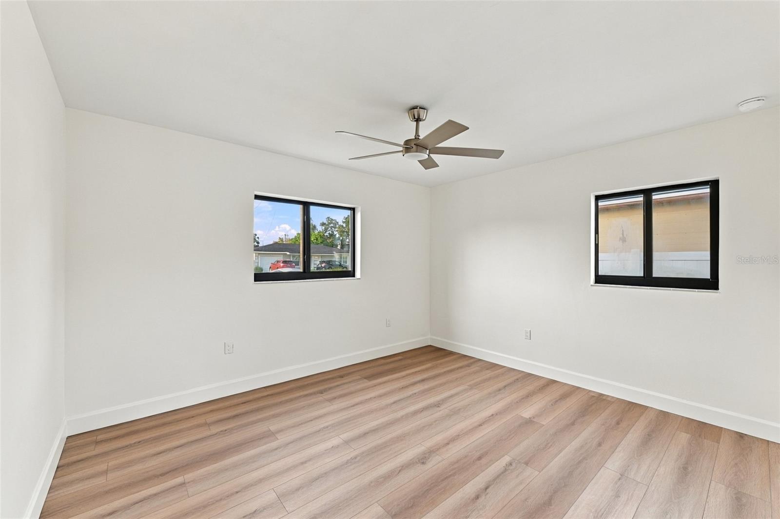 3215 W Dewey St Property Photo 24