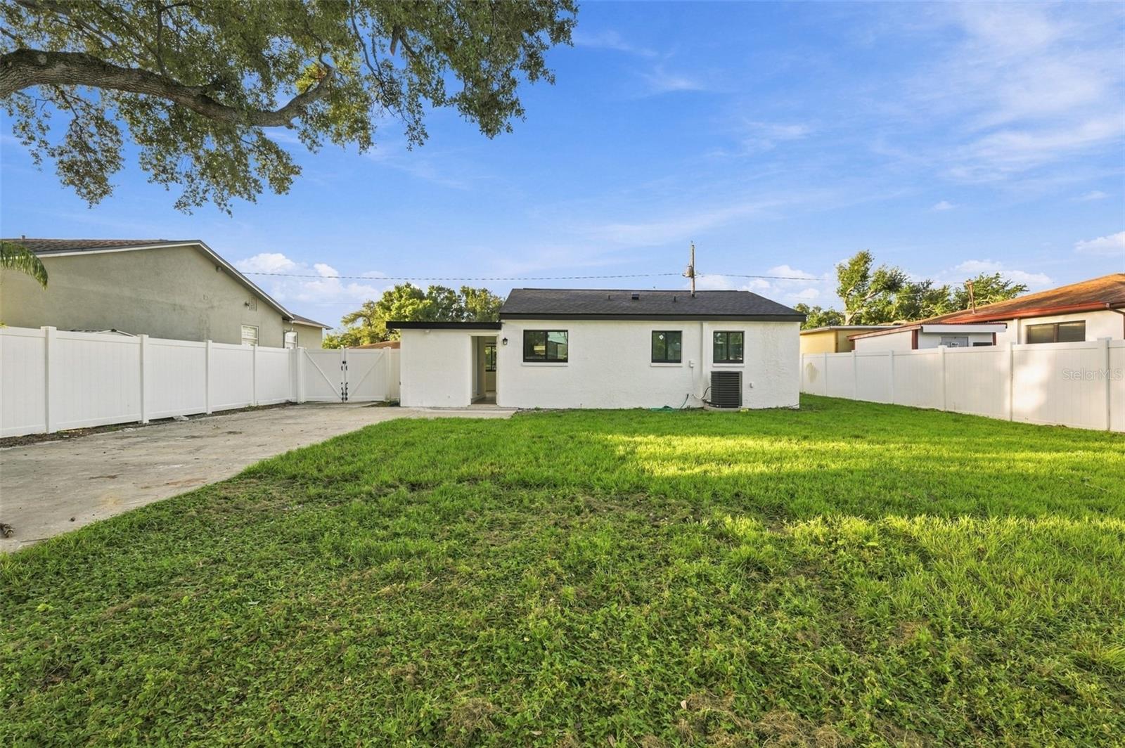 3215 W Dewey St Property Photo 31