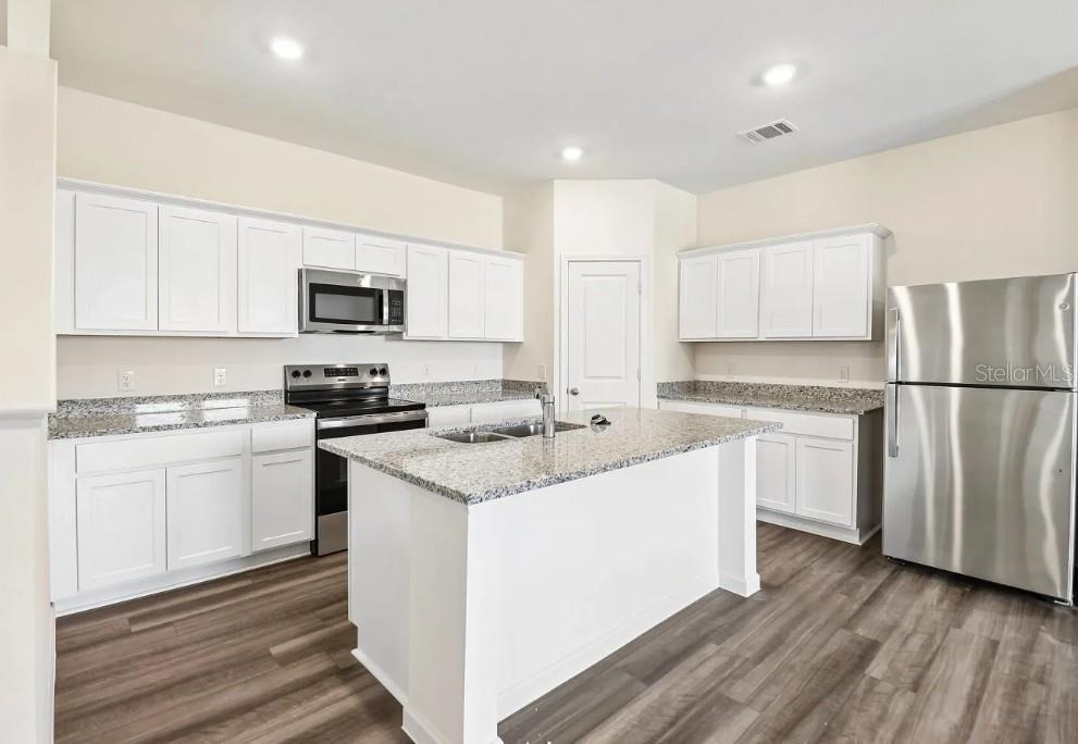 11231 Arnold Loop Property Photo 3