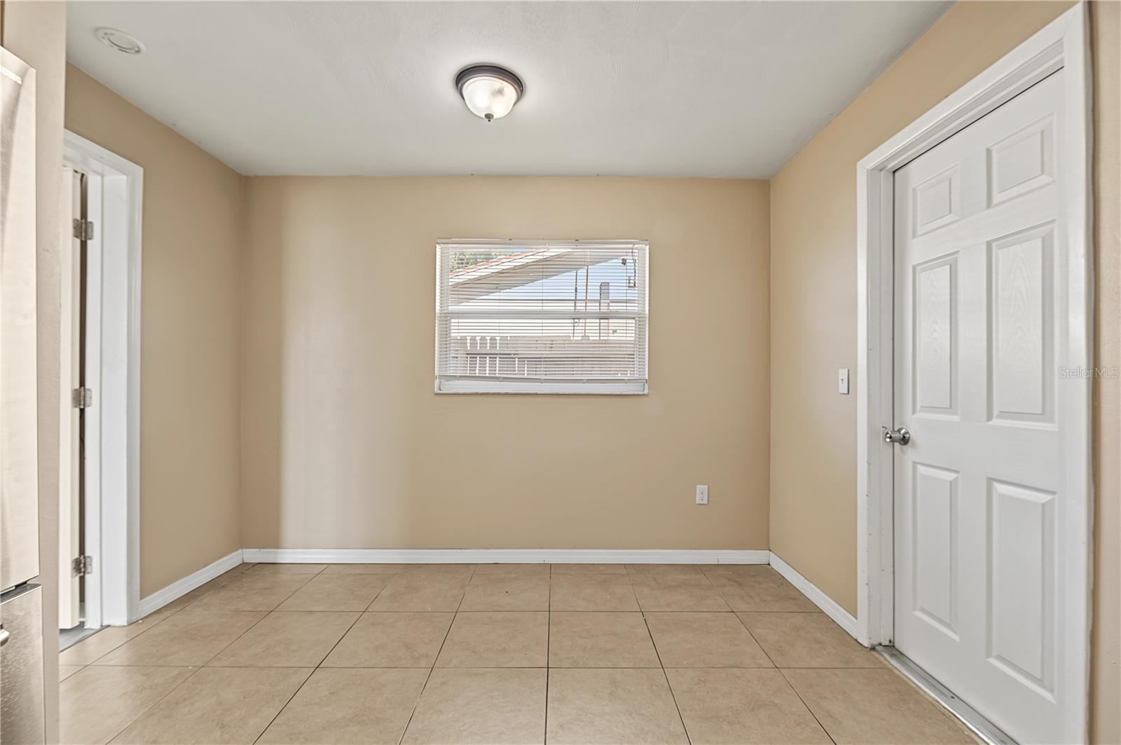 7501 Foxbloom Dr Property Photo 21