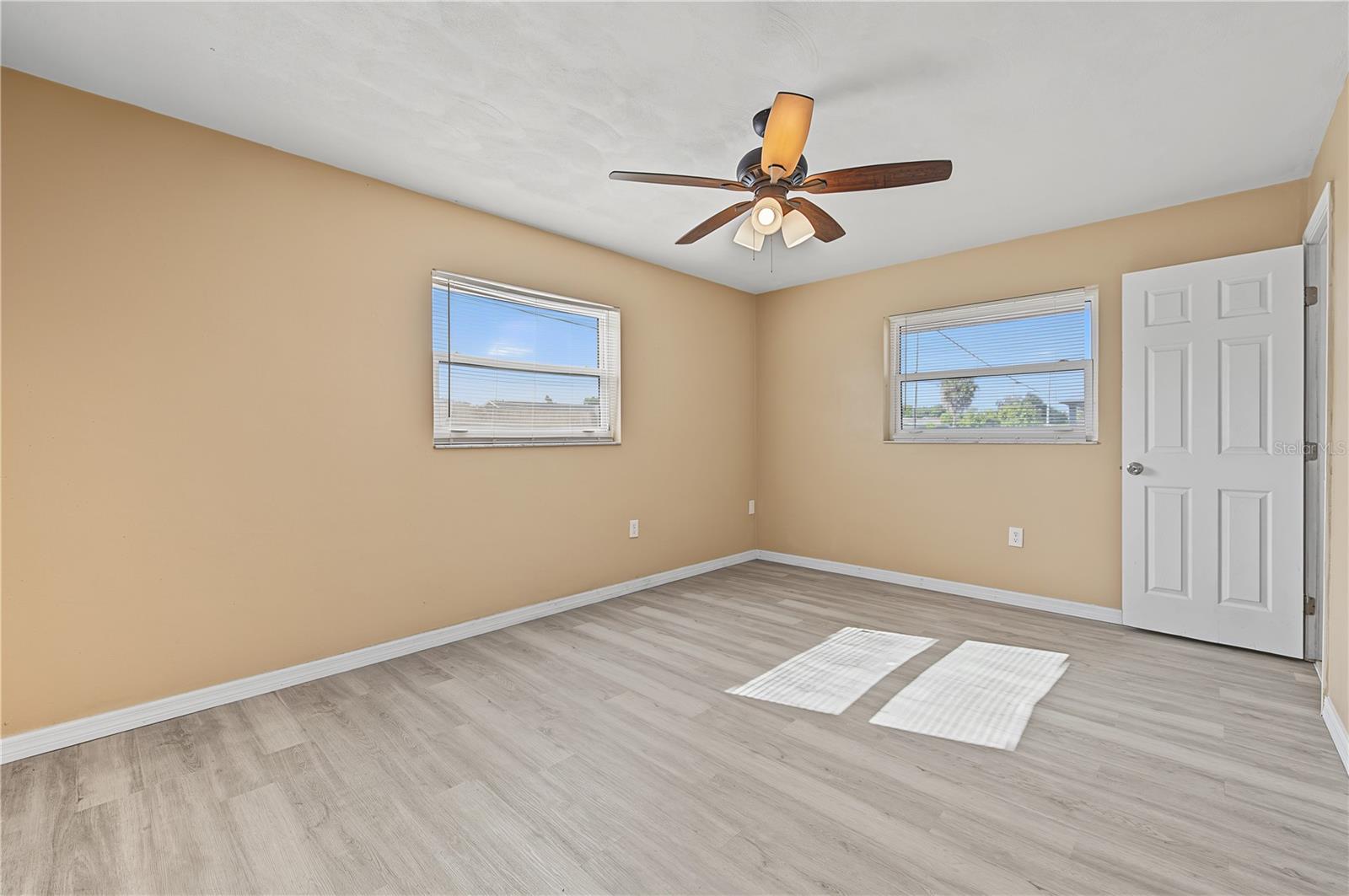 7501 Foxbloom Dr Property Photo 32