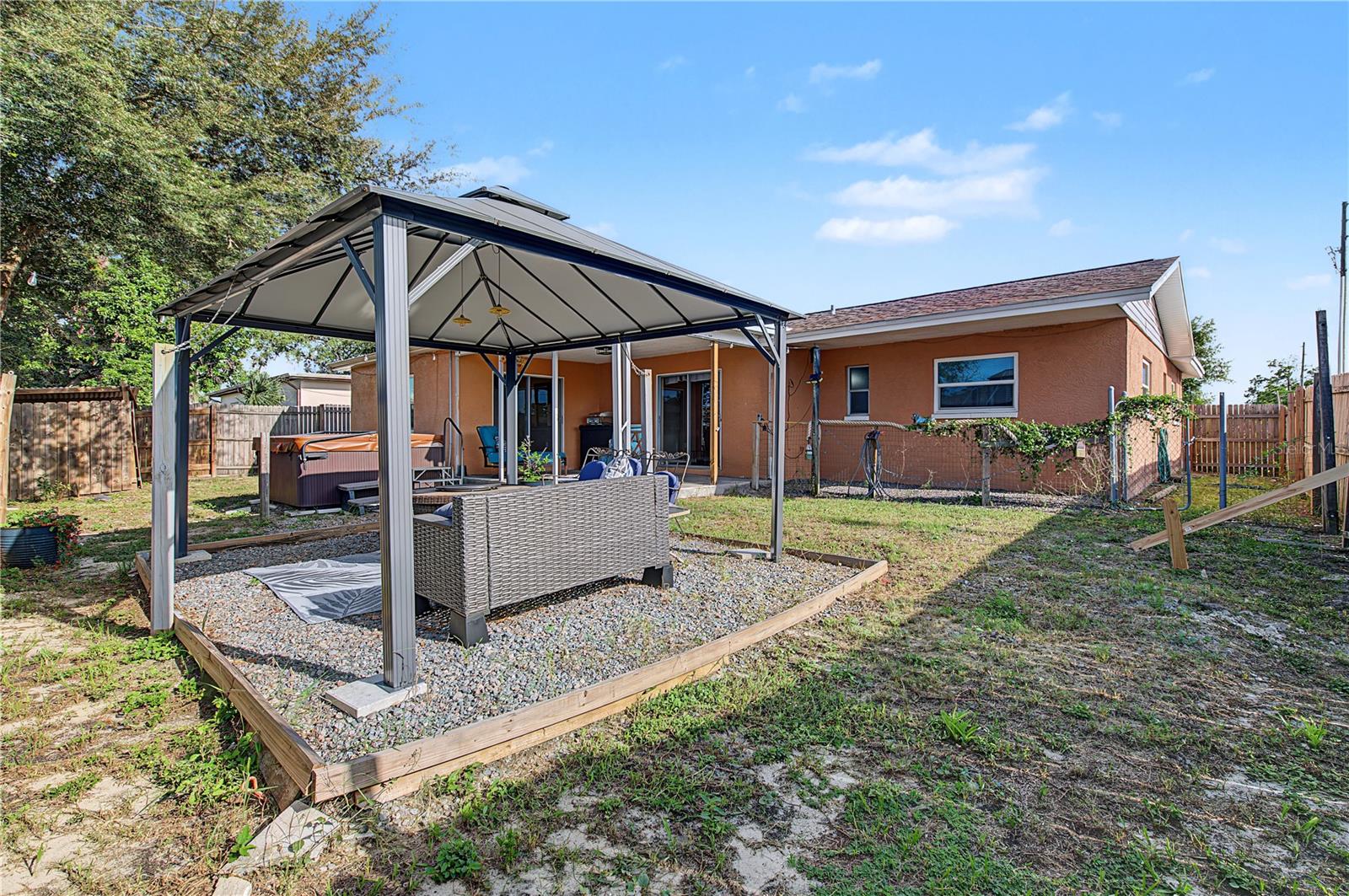 7501 Foxbloom Dr Property Photo 38