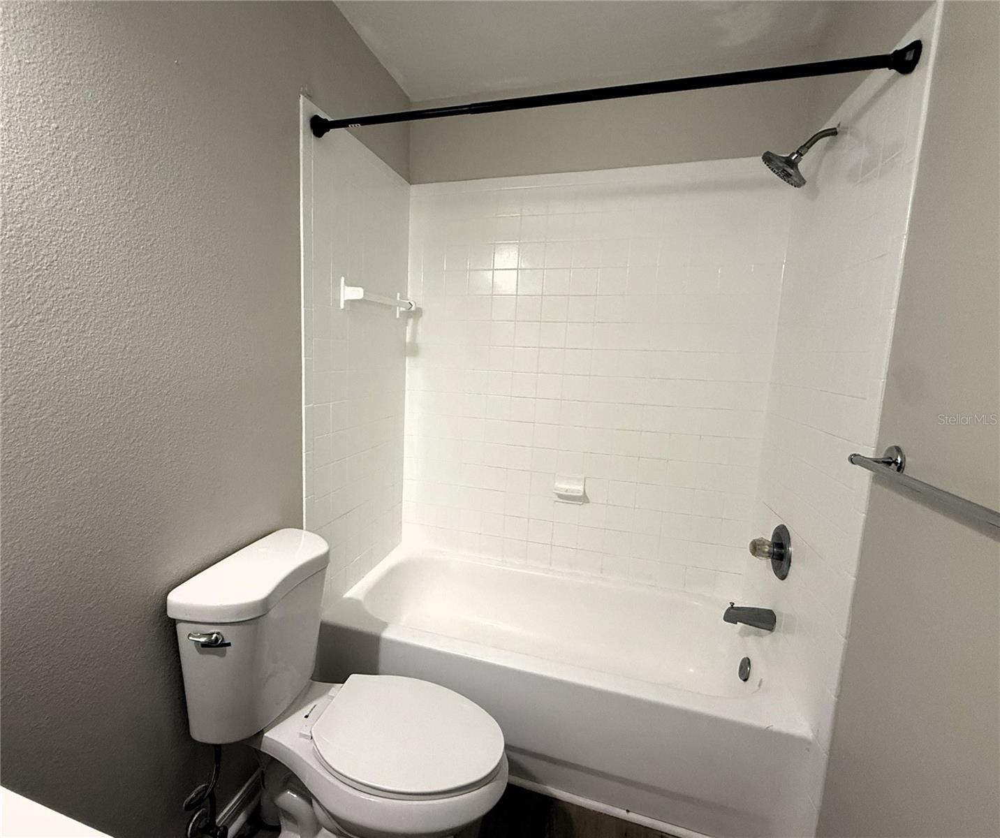 655 3rd Ave N #d Property Photo 9