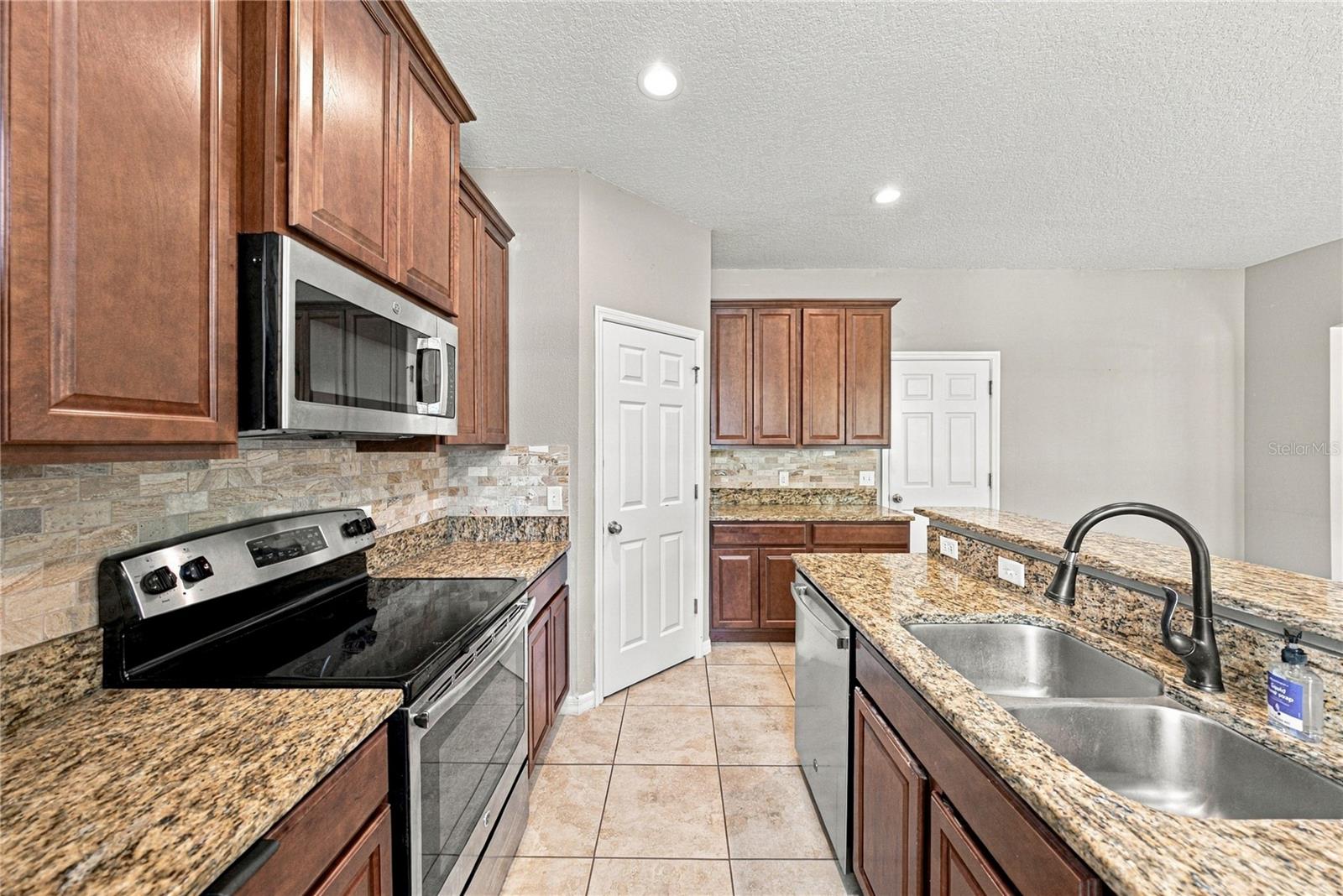 30805 Satinleaf Run Property Photo 19