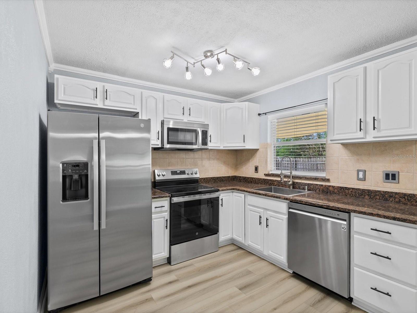 1168 Keene Rd Property Photo 3